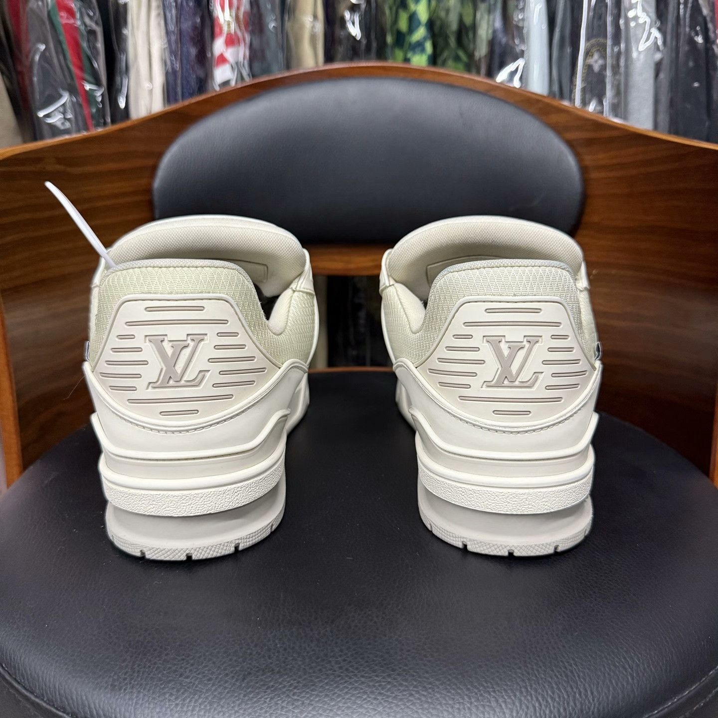 Louis Vuitton Louis Vuitton Training Gray Lowtop Sneakers 26 Men Size US 10 / EU 43 - 3 Thumbnail