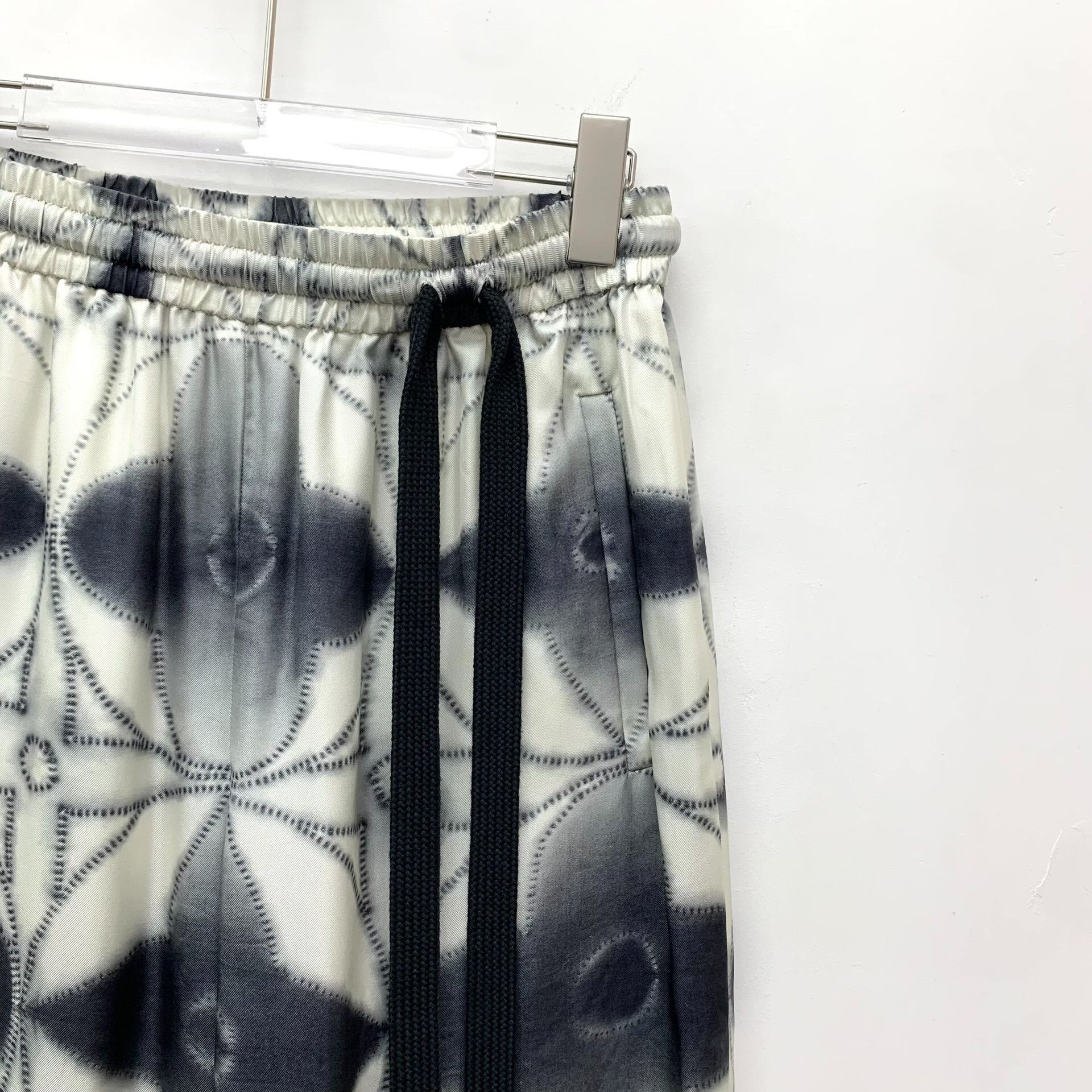 Louis Vuitton Louis Vuitton Multi Pants M Women Size 28" / US 6 / IT 42 - 3 Thumbnail
