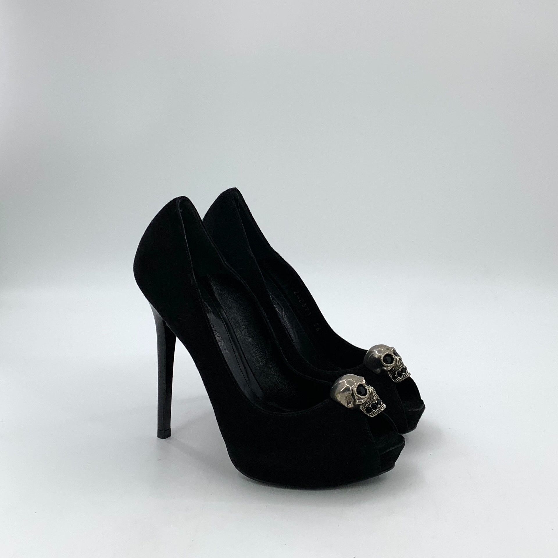 Alexander McQueen Alexander McQueen Black Lowtop Sneakers 36 Women Size US 6 / IT 36 - 2 Thumbnail