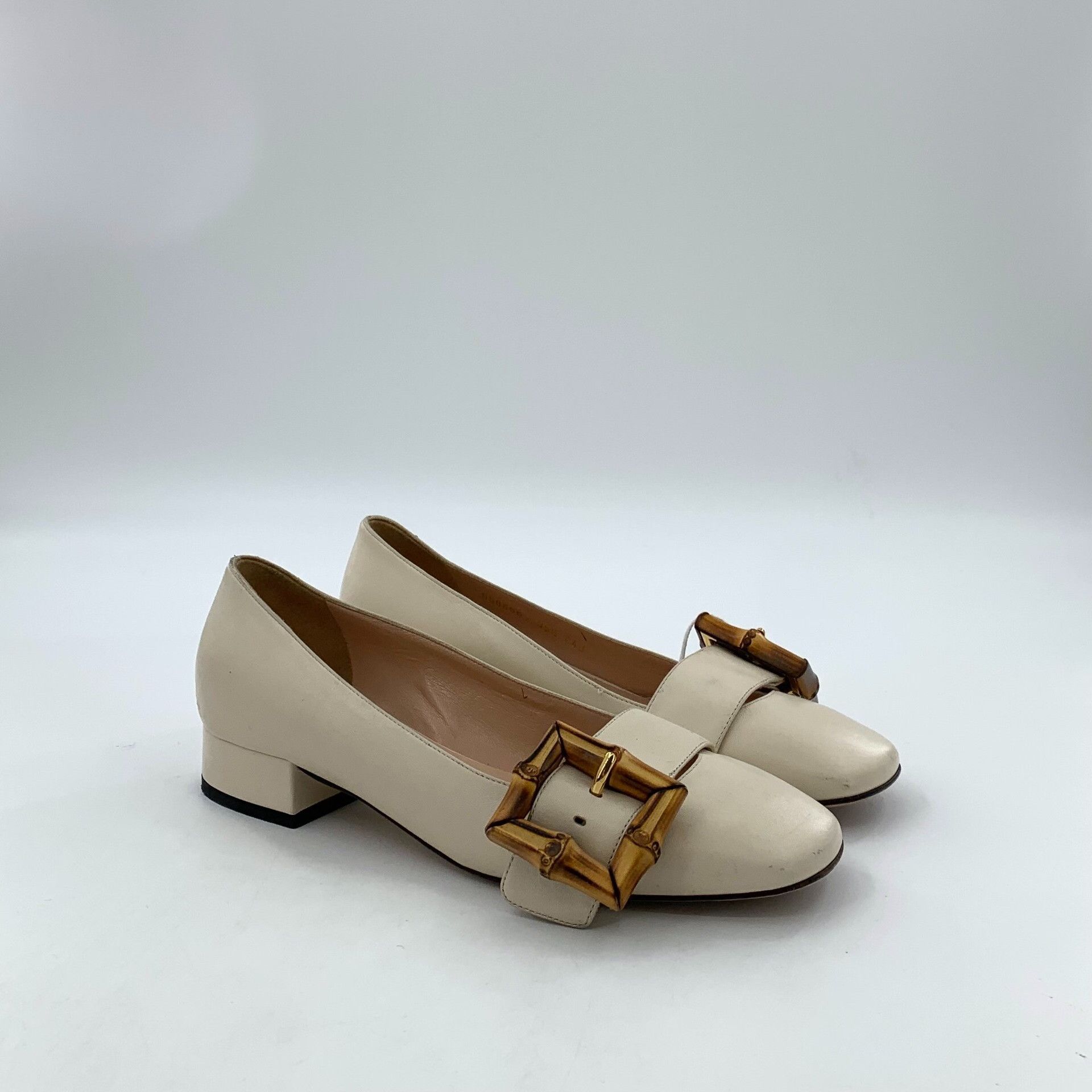 Gucci Gucci White Lowtop Sneakers 35 Women Size US 5 / IT 35 - 2 Thumbnail