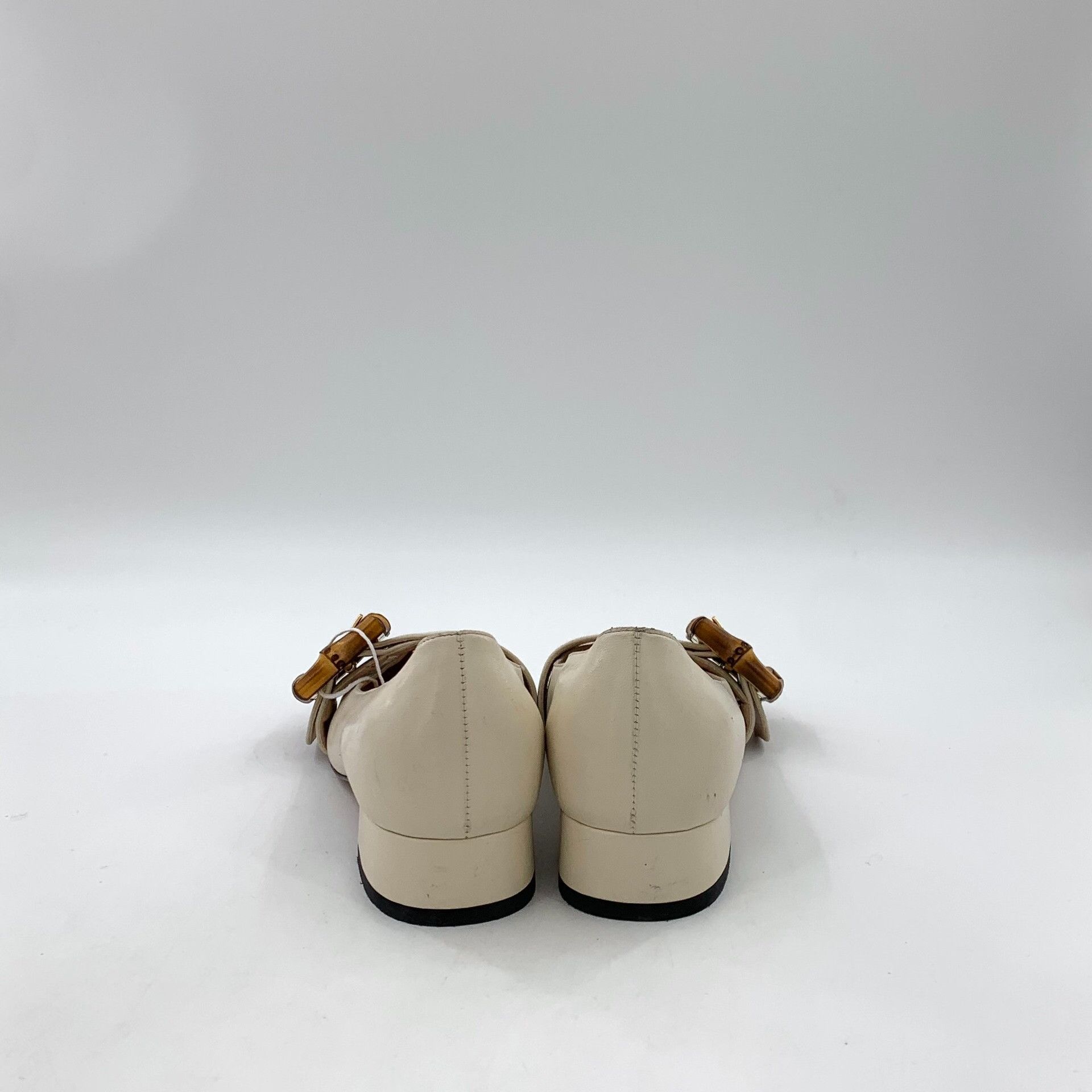 Gucci Gucci White Lowtop Sneakers 35 Women Size US 5 / IT 35 - 4 Thumbnail