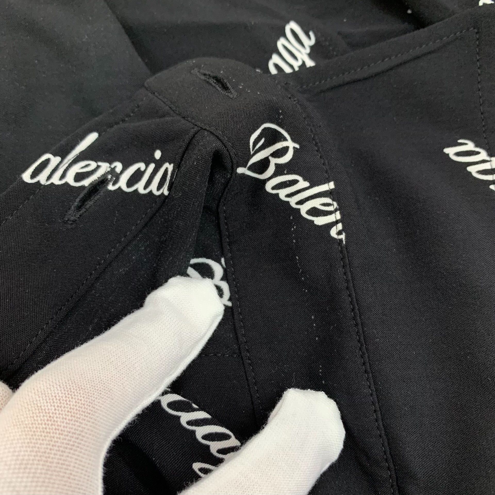 Balenciaga Balenciaga Retro Black Shirt XS Men Size US XS / EU 42 / 0 - 8 Thumbnail