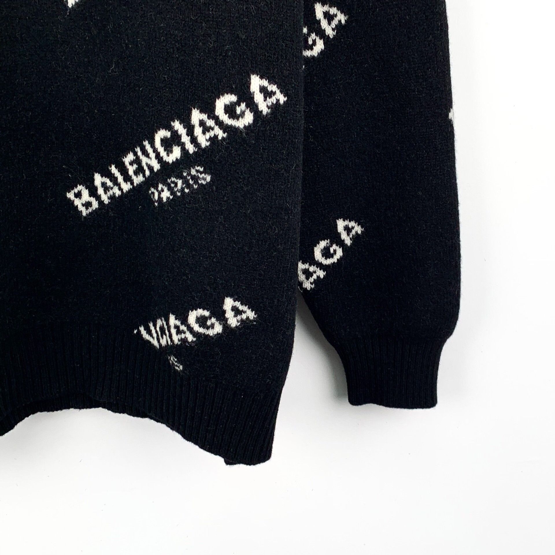 Balenciaga Balenciaga Retro Black Sweater M Women Size M / US 6-8 / IT 42-44 - 4 Thumbnail
