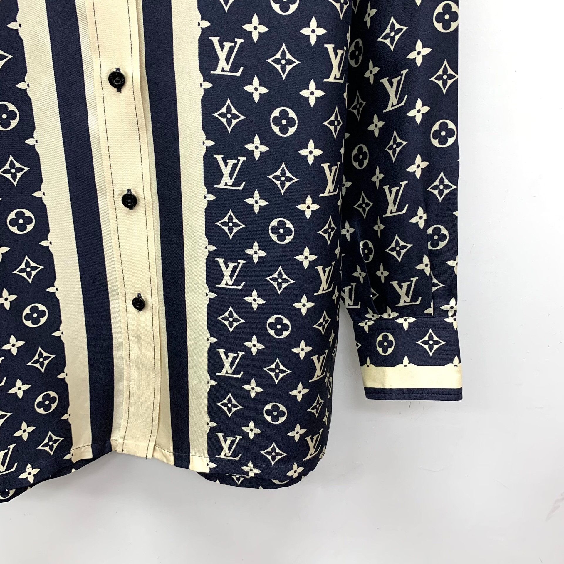 Louis Vuitton Louis Vuitton Blue Shirt S Men Size US S / EU 44-46 / 1 - 4 Thumbnail