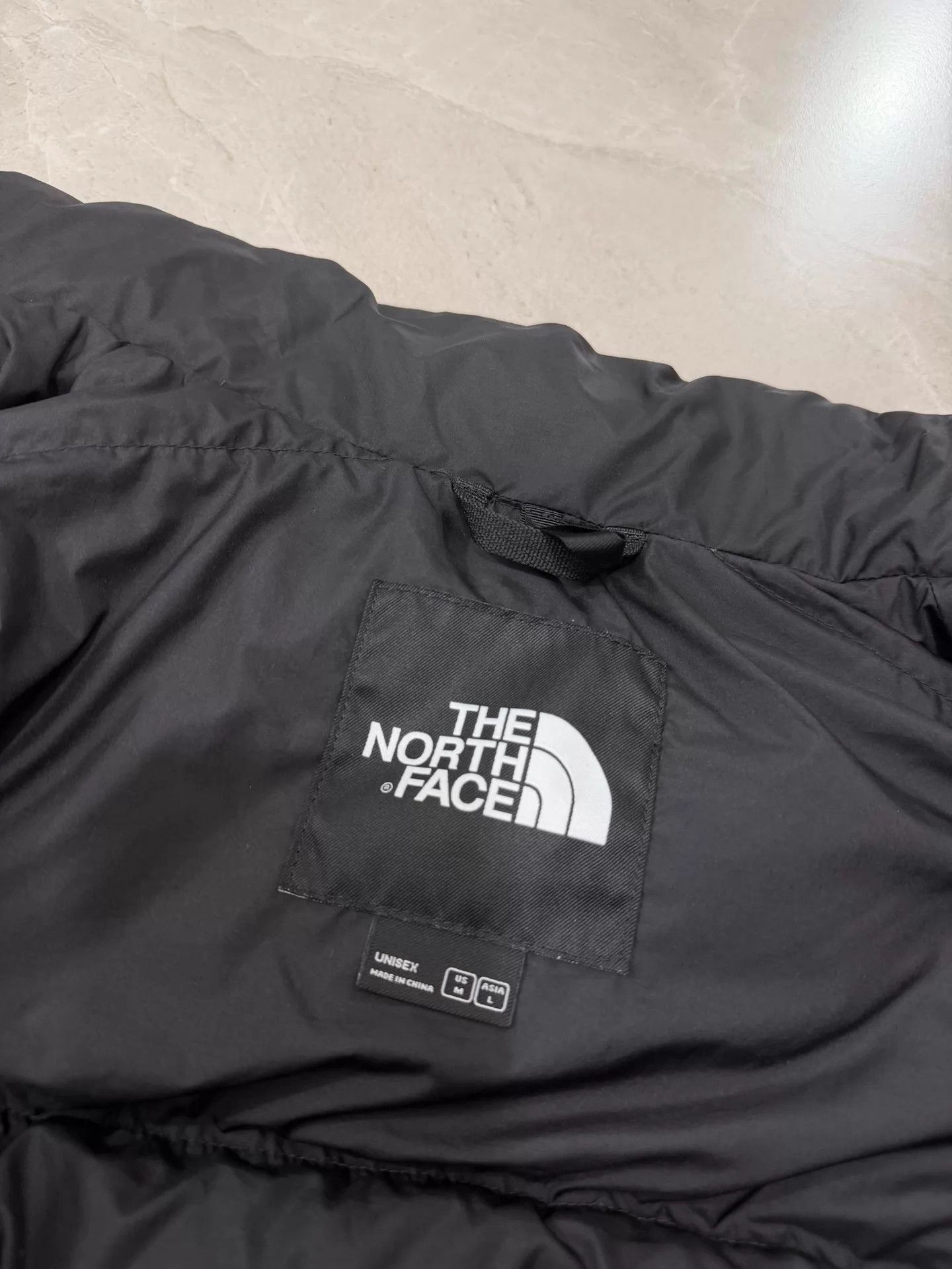 The North Face Black Patterned Puffer Jacket - Size M Size US M / EU 48-50 / 2 - 4 Thumbnail