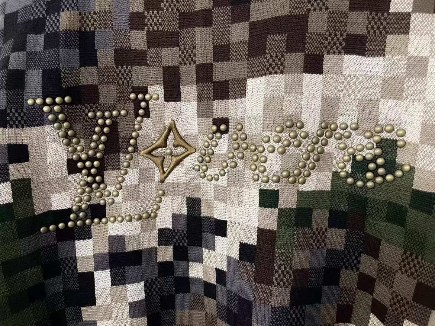 Louis Vuitton Green Pixel Pattern Long Sleeve Sweater Size US M / EU 48-50 / 2 - 3 Thumbnail