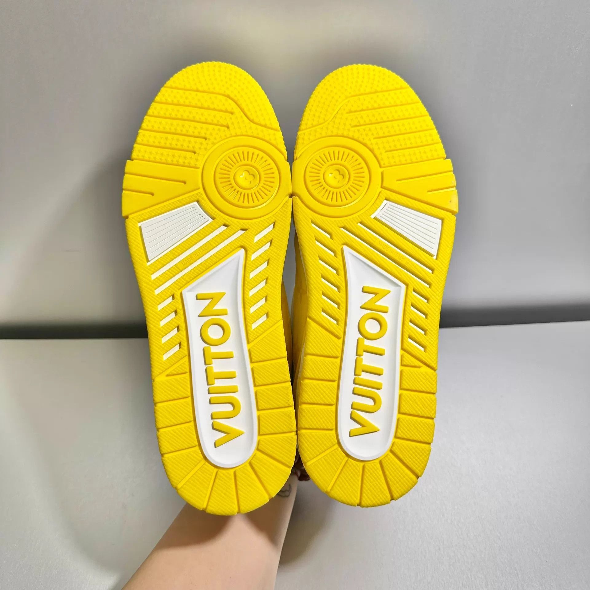 Louis Vuitton Yellow Low-Top Sneakers Size 7 Size US 7 / EU 40 - 7 Thumbnail
