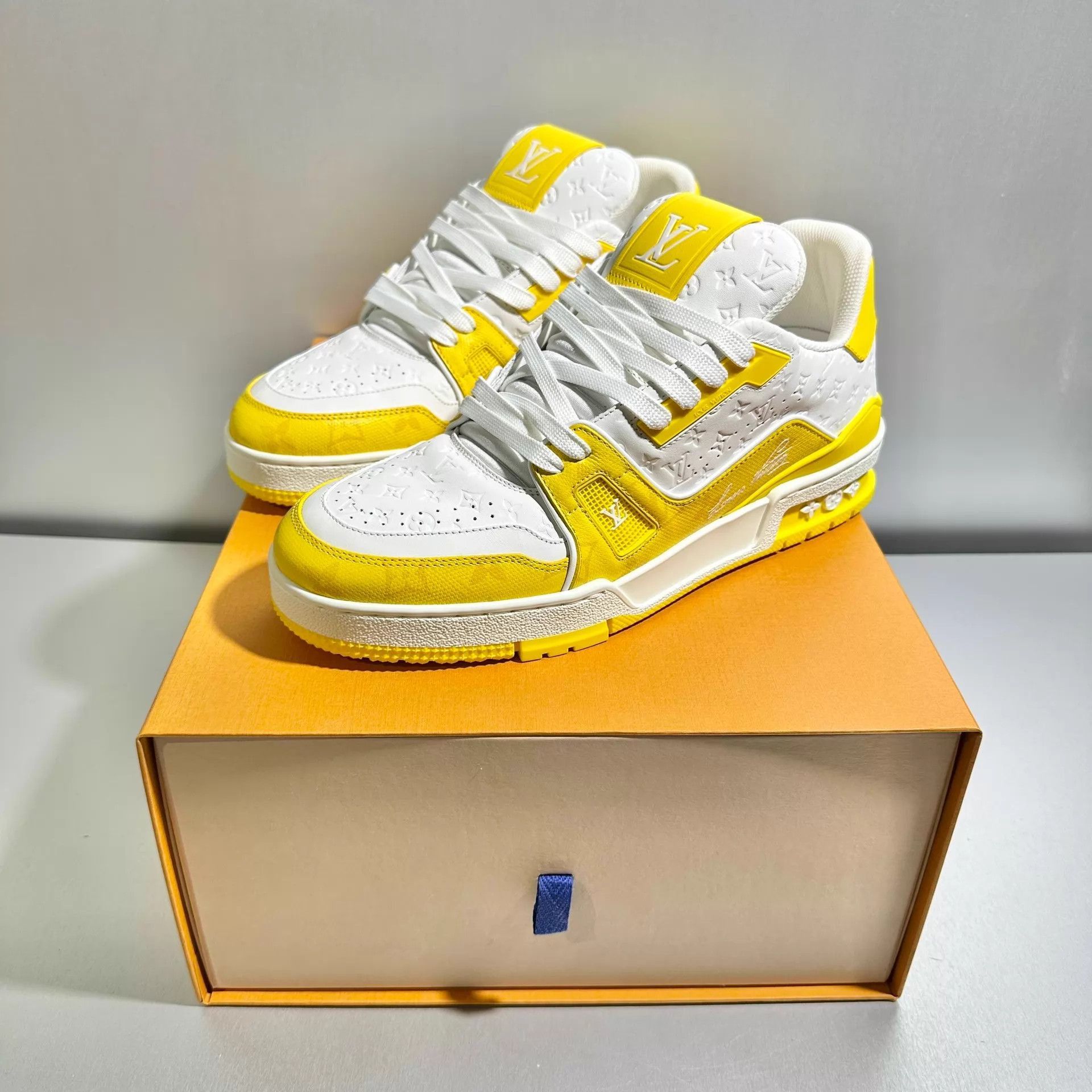 Louis Vuitton Yellow Low-Top Sneakers Size 7 Size US 7 / EU 40 - 8 Thumbnail