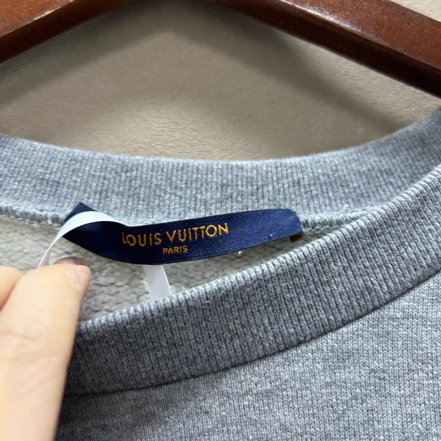 Louis Vuitton Gray Long Sleeve Sweatshirt Size M Size US M / EU 48-50 / 2 - 3 Thumbnail