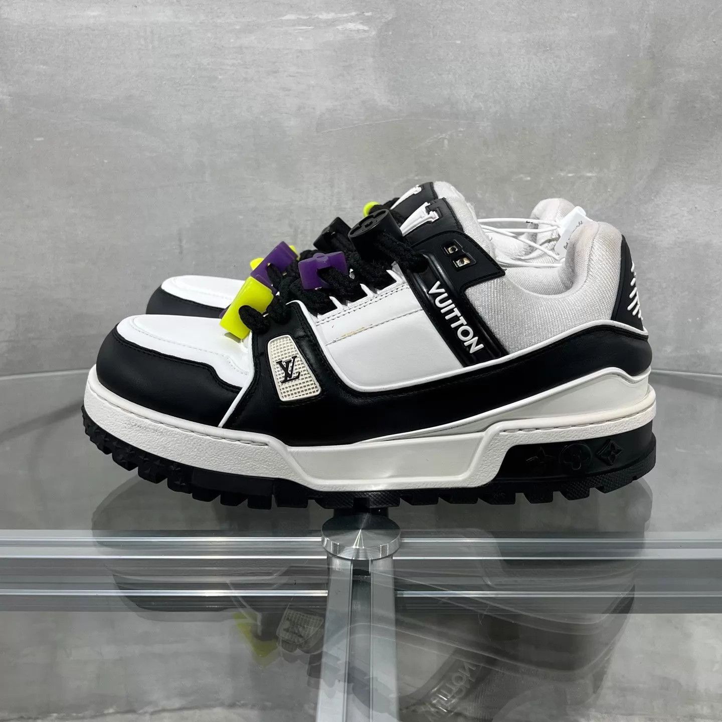 Louis Vuitton Multi Color Low-Top Sneakers Size 9 Size US 9 / EU 42 - 3 Thumbnail