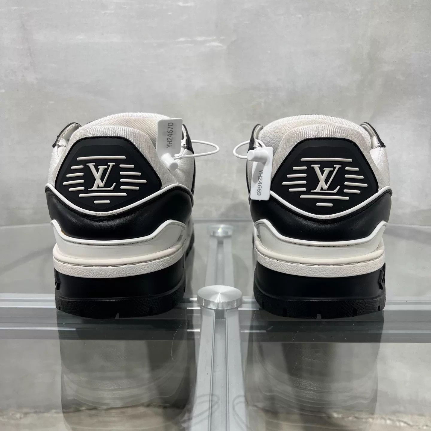 Louis Vuitton Multi Color Low-Top Sneakers Size 9 Size US 9 / EU 42 - 6 Thumbnail