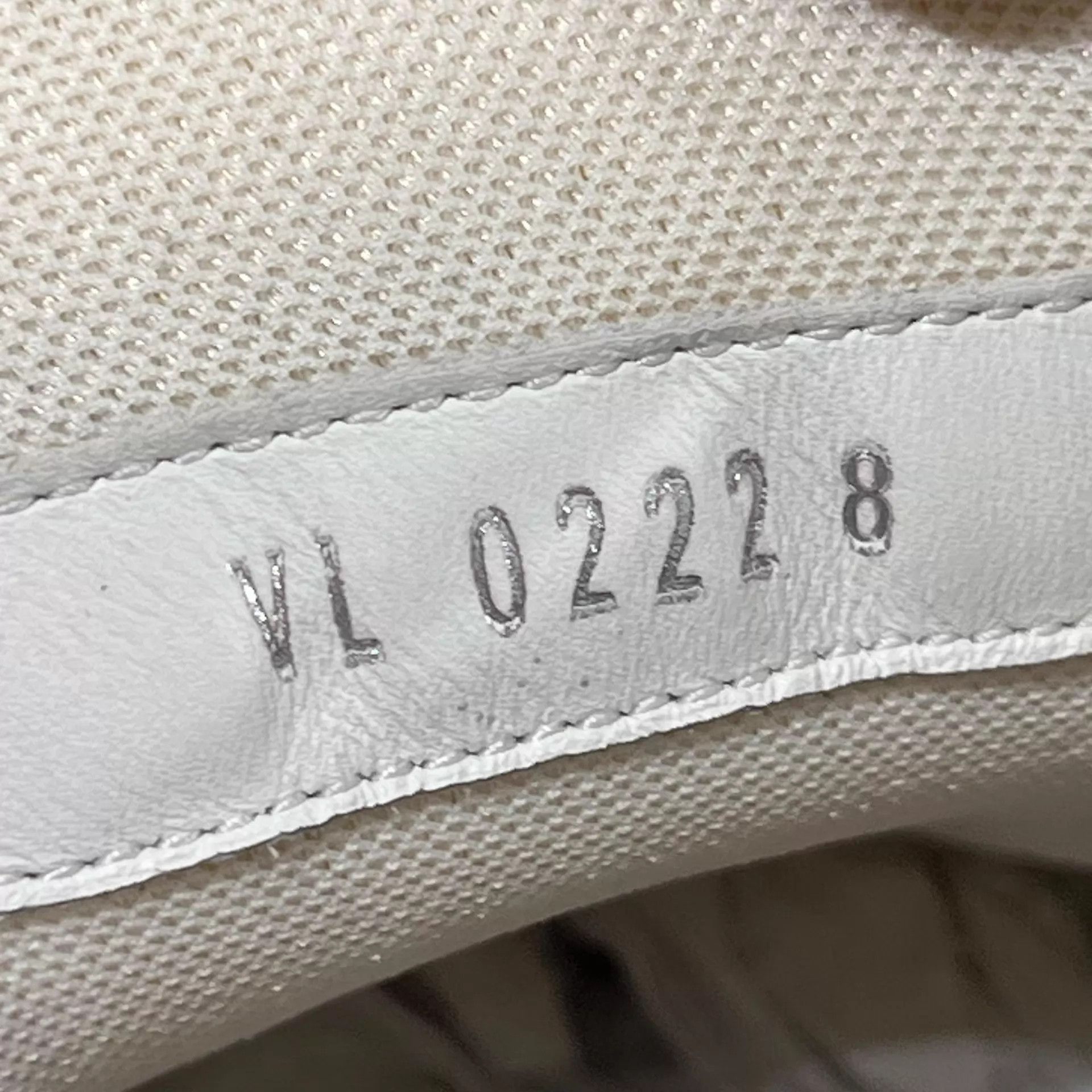 Louis Vuitton White Low-Top Sneakers Size 9 Size US 9 / EU 42 - 8 Thumbnail