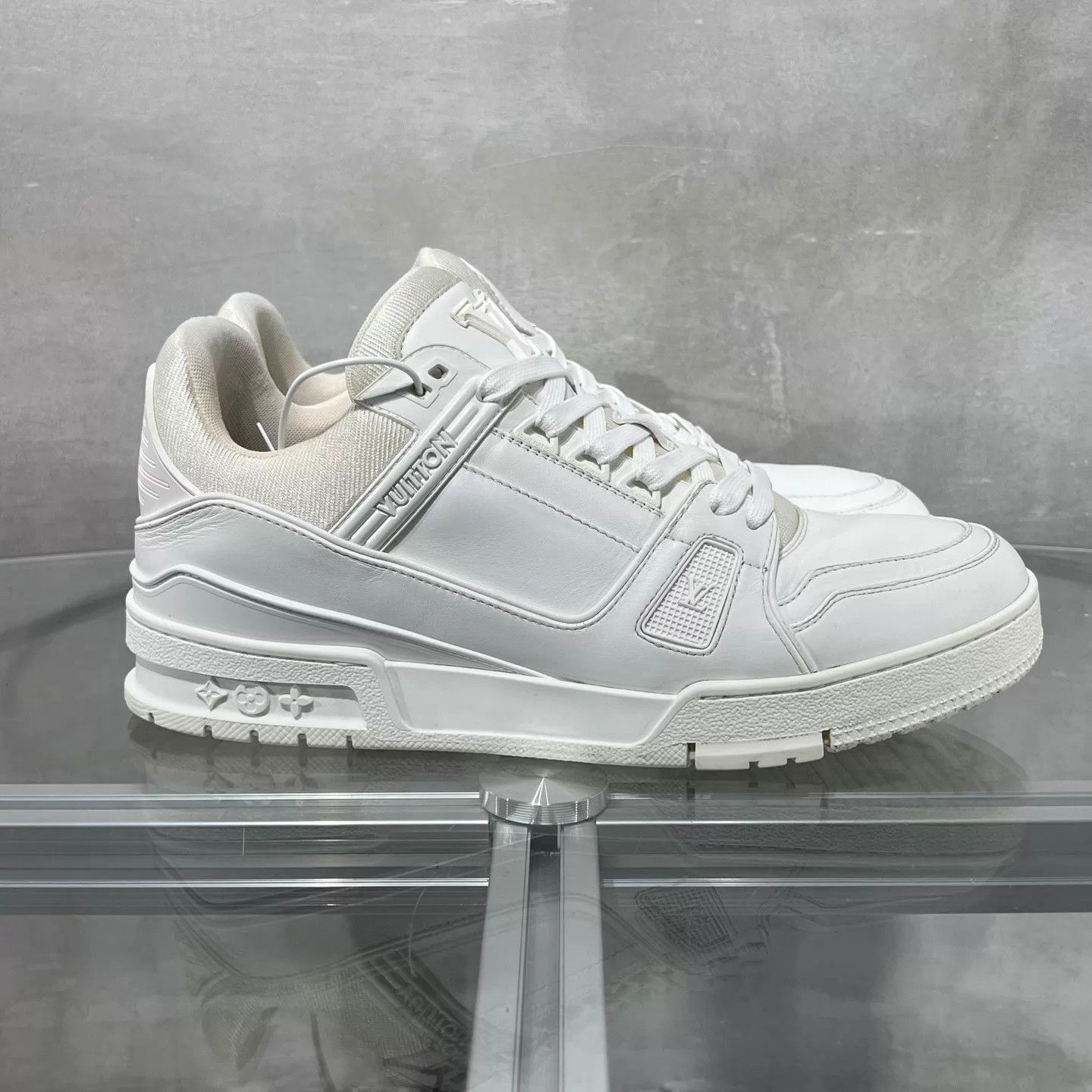 Louis Vuitton White Low-Top Sneakers Size 9 Size US 9 / EU 42 - 4 Thumbnail
