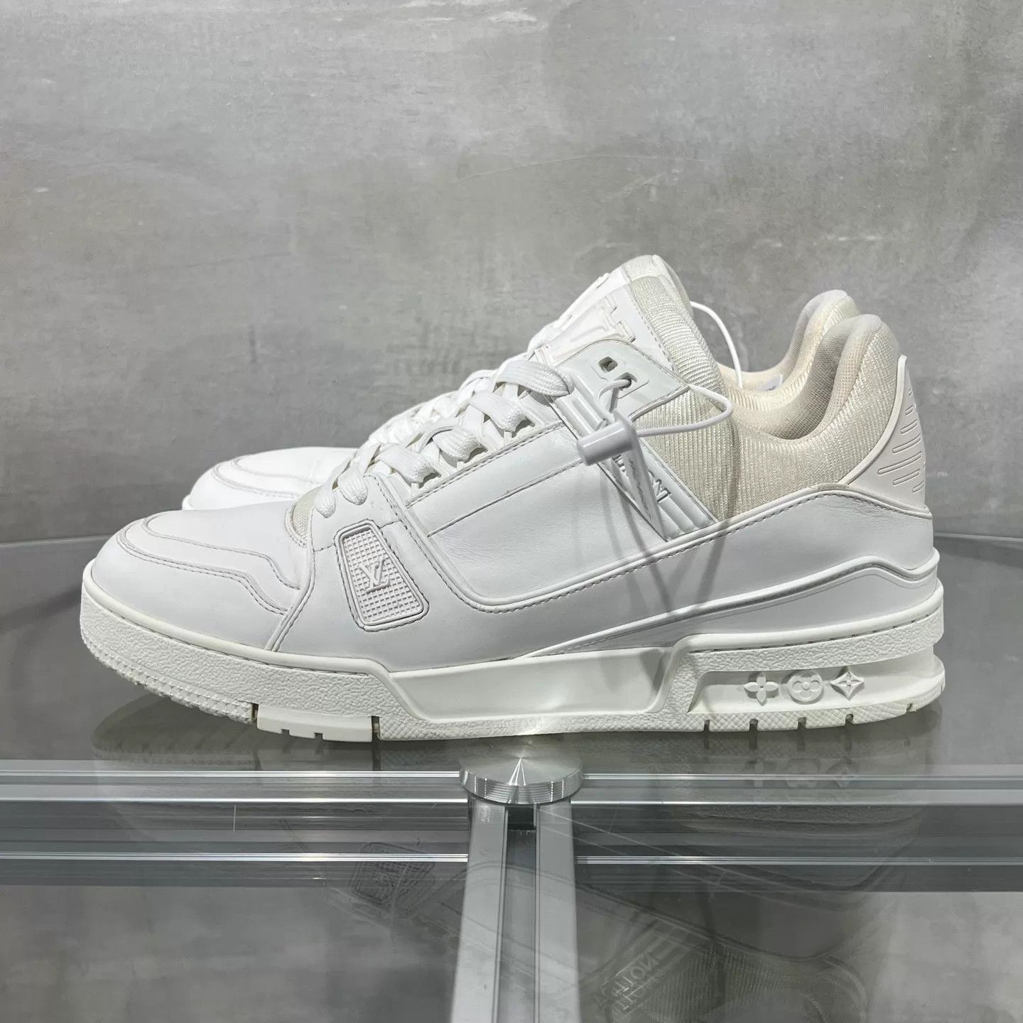 Louis Vuitton White Low-Top Sneakers Size 9 Size US 9 / EU 42 - 3 Thumbnail