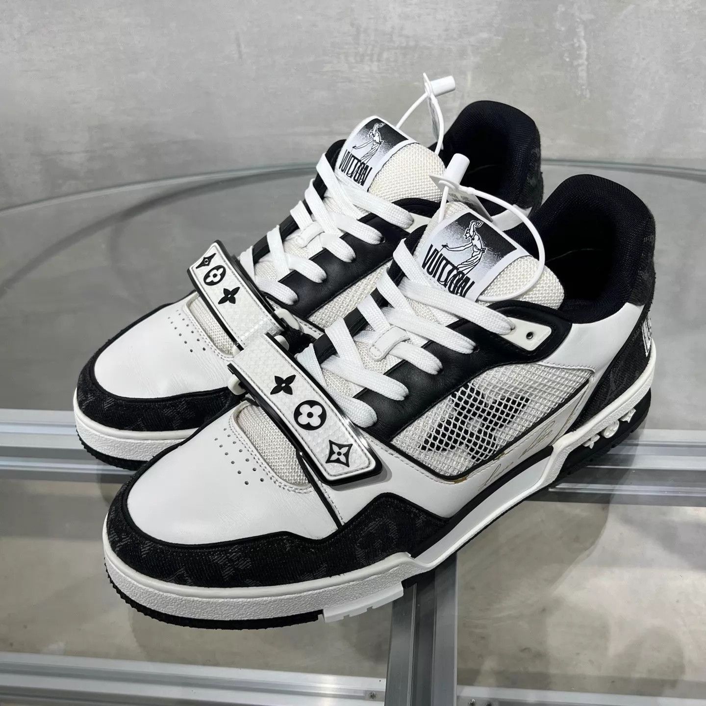 Louis Vuitton Multi Color Lowtop Sneakers Size 8.5 Size US 8.5 / EU 41-42 - 2 Thumbnail