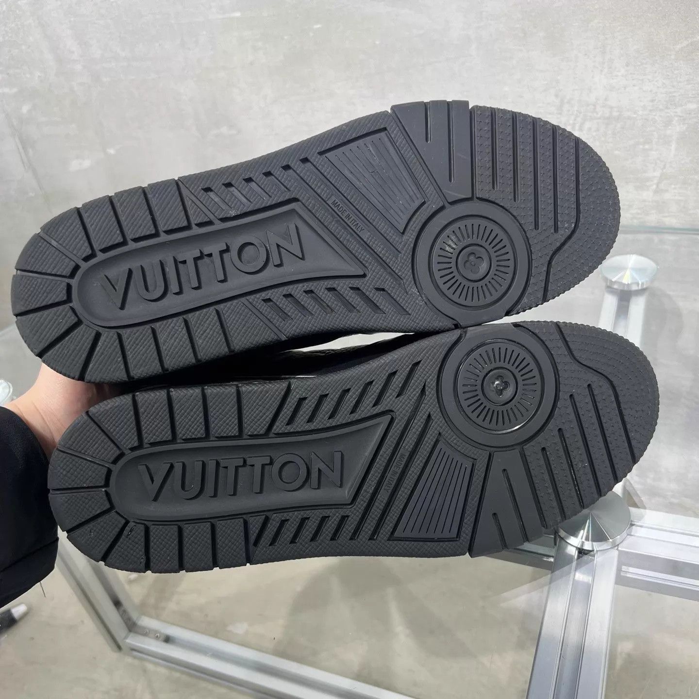 Louis Vuitton Black Low-Top Sneakers with White Laces Size US 8 / EU 41 - 7 Thumbnail