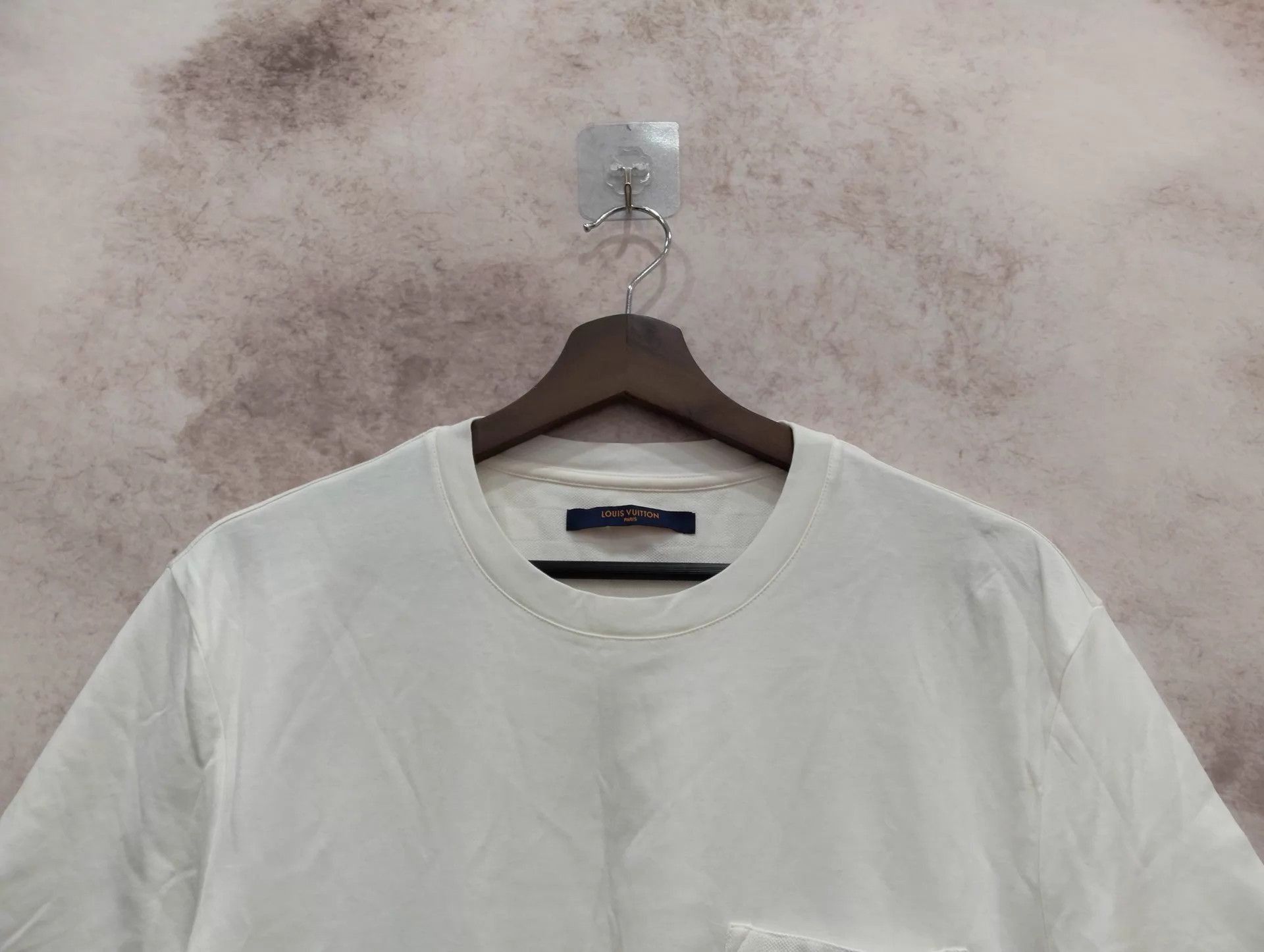 Louis Vuitton White Short-Sleeve T-Shirt with Chest Pocket Size US M / EU 48-50 / 2 - 6 Thumbnail