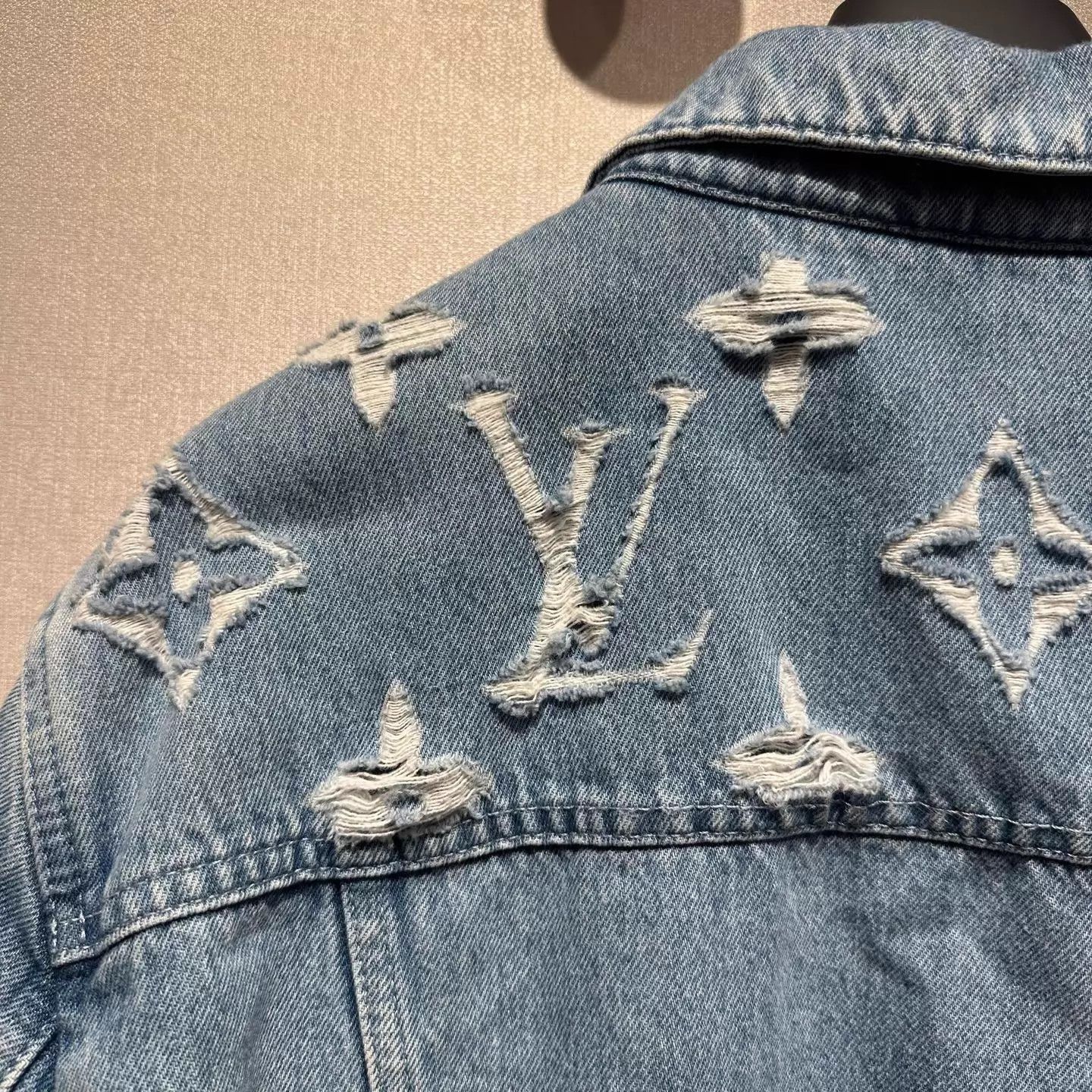 Louis Vuitton Blue Denim Jacket with Distressed Embroidered Details Size US L / EU 52-54 / 3 - 4 Thumbnail
