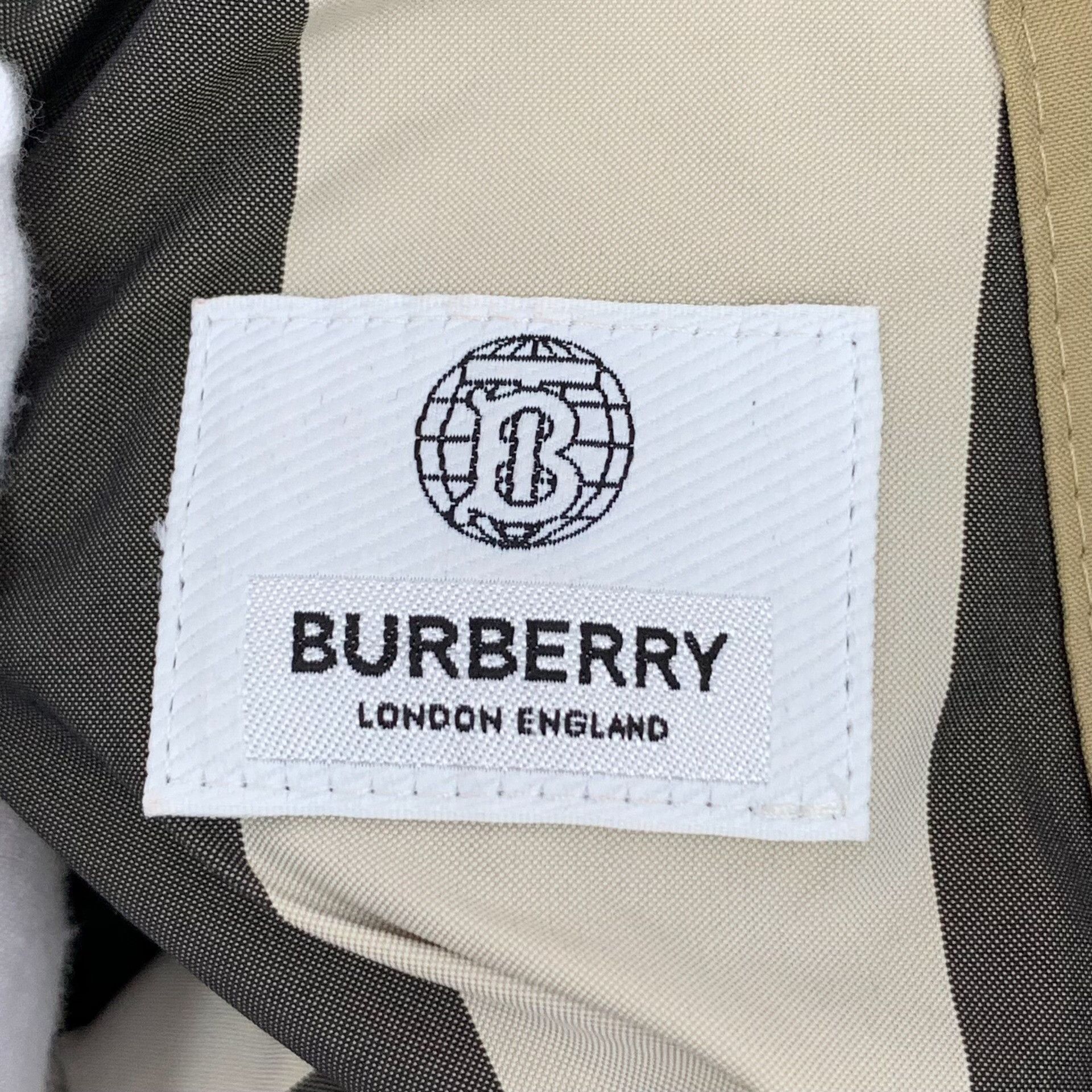 Burberry Burberry Plaid Black Down Jacket S Women Size S / US 4 / IT 40 - 6 Thumbnail