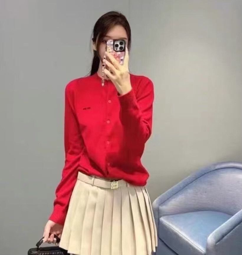 Miu Miu Miu Miu Retro Red Sweater M Women Size M / US 6-8 / IT 42-44 - 6 Thumbnail