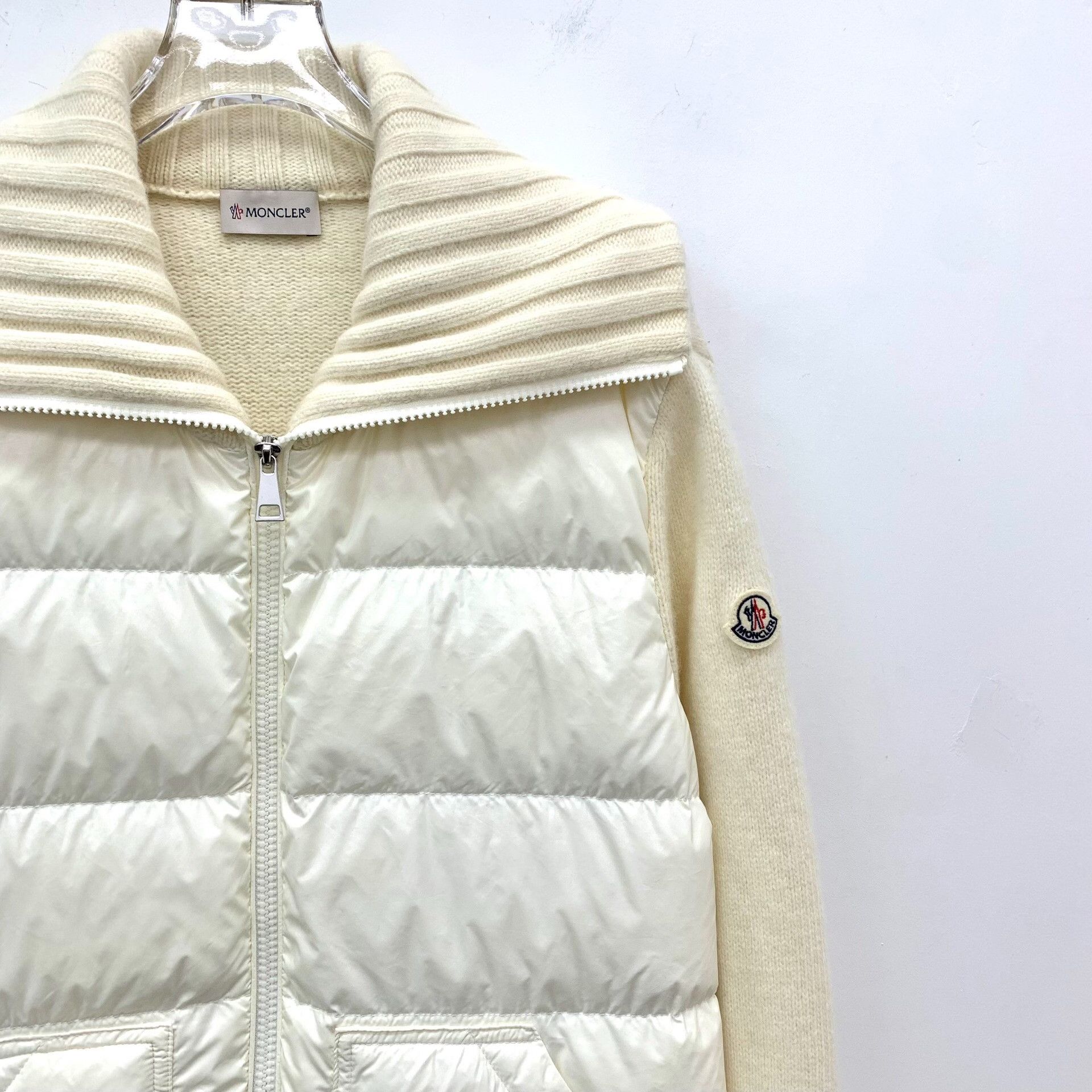 Moncler Moncler White Down Jacket M Women Size M / US 6-8 / IT 42-44 - 3 Thumbnail