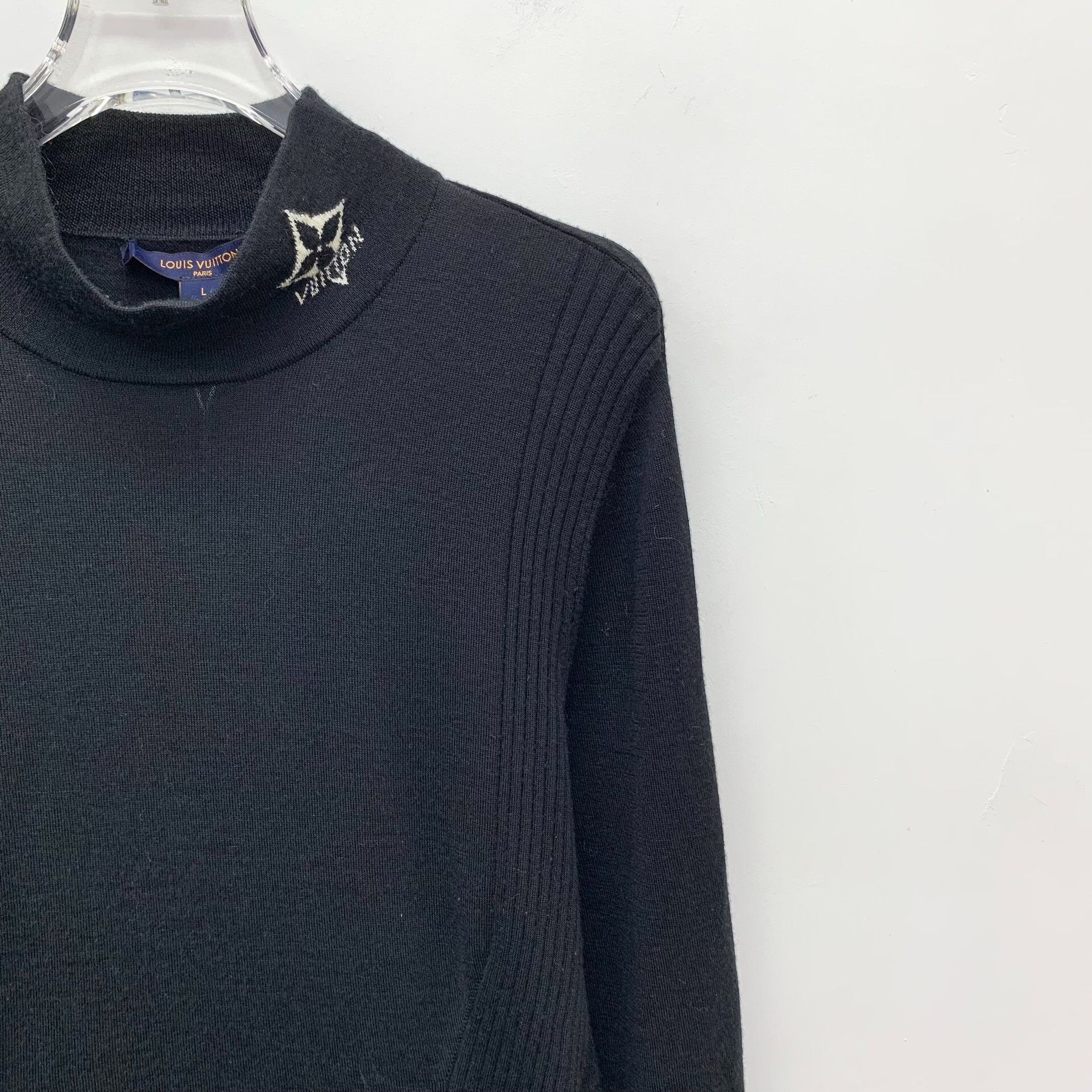 Louis Vuitton Louis Vuitton Black Sweater L Men Size US L / EU 52-54 / 3 - 3 Thumbnail