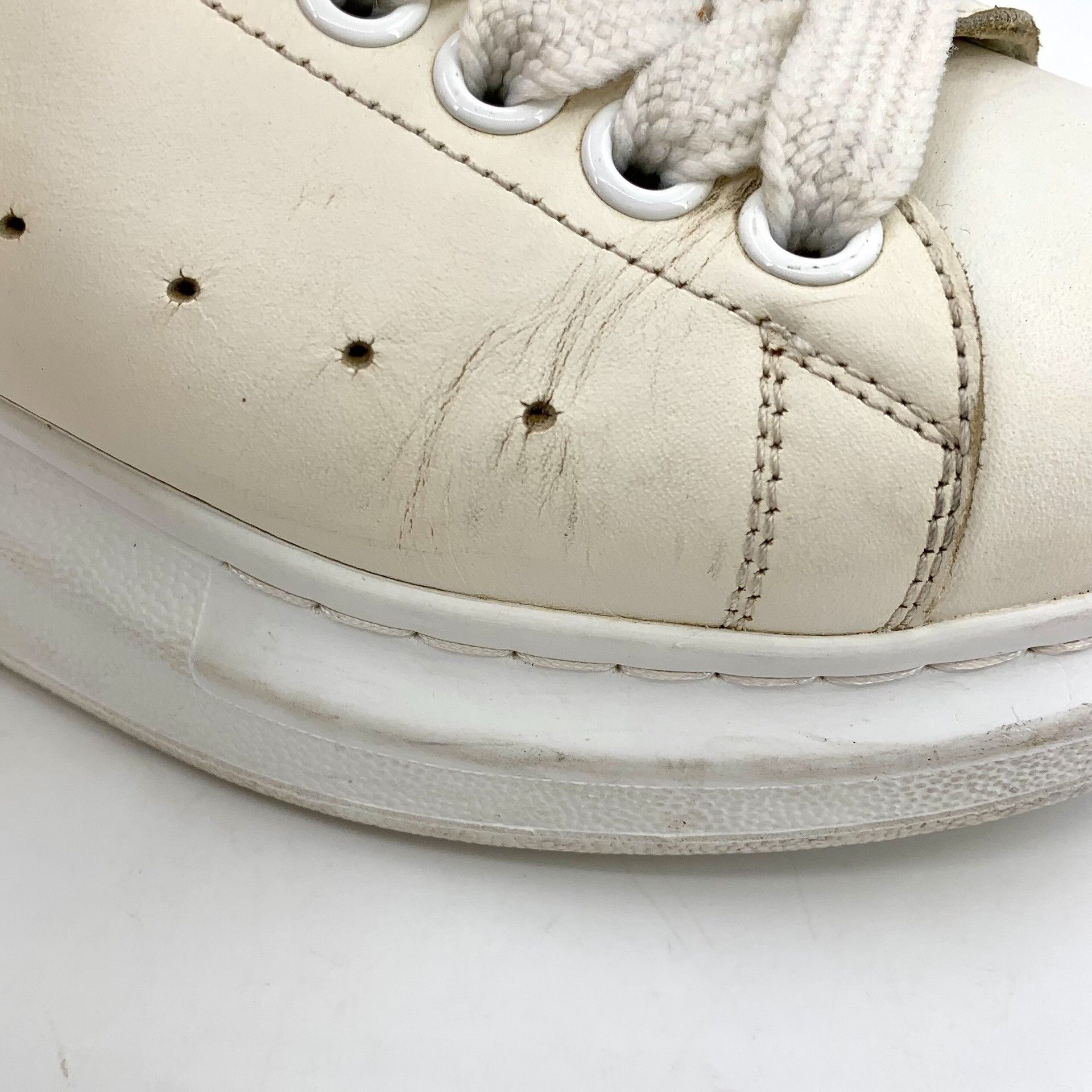 Alexander McQueen Alexander McQueen White Lowtop Sneakers 35 Women Size US 5 / IT 35 - 8 Thumbnail