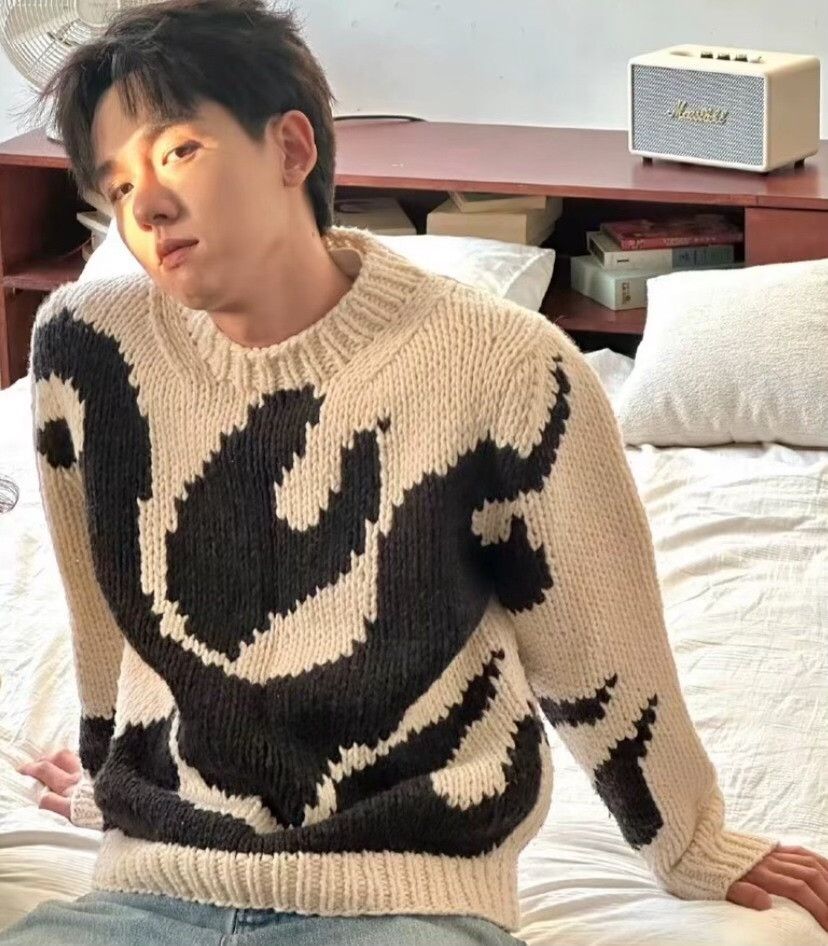 Louis Vuitton Louis Vuitton Multi Sweater L Men Size US L / EU 52-54 / 3 - 9 Thumbnail