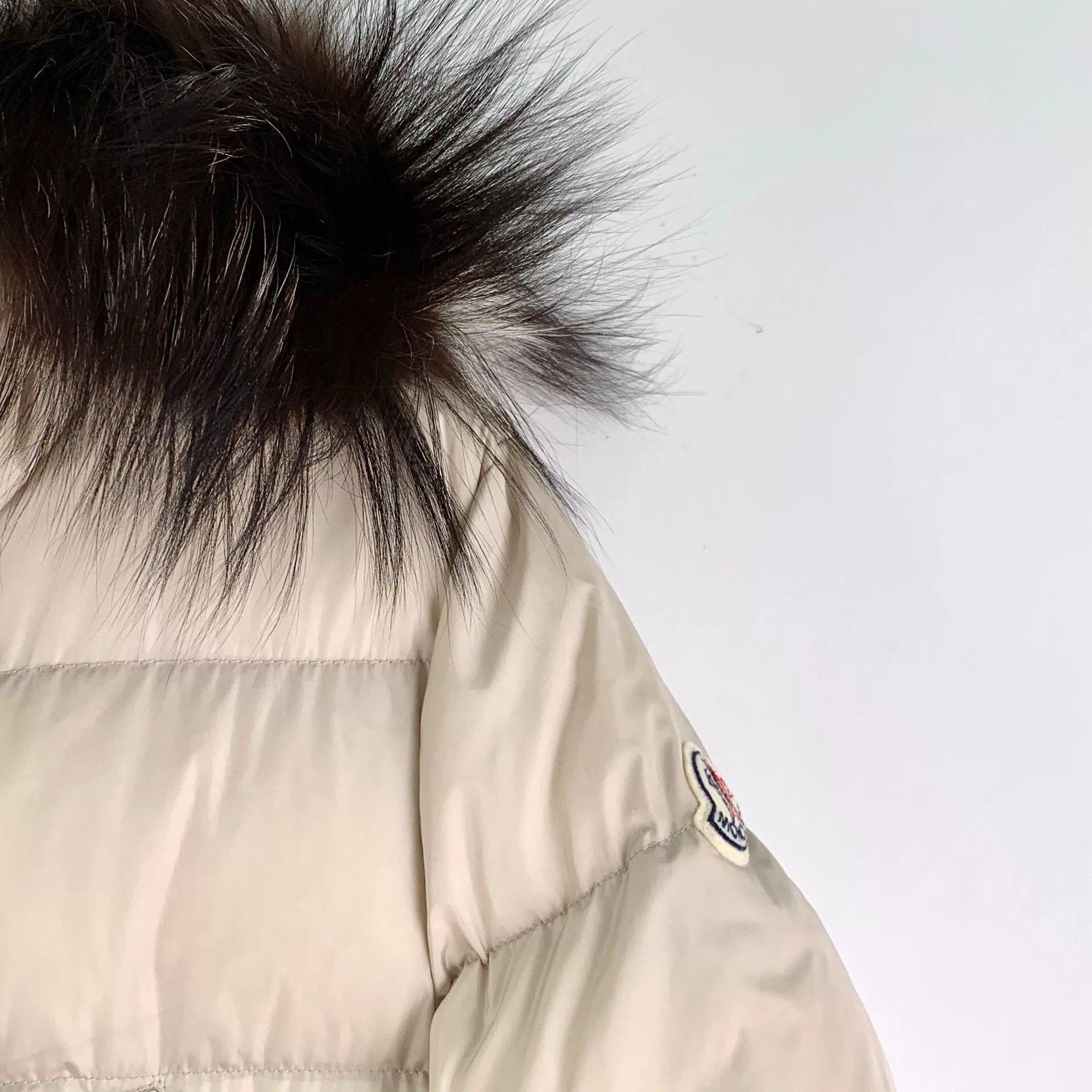 Moncler Moncler Beige Down Jacket L Women Size L / US 10 / IT 46 - 3 Thumbnail