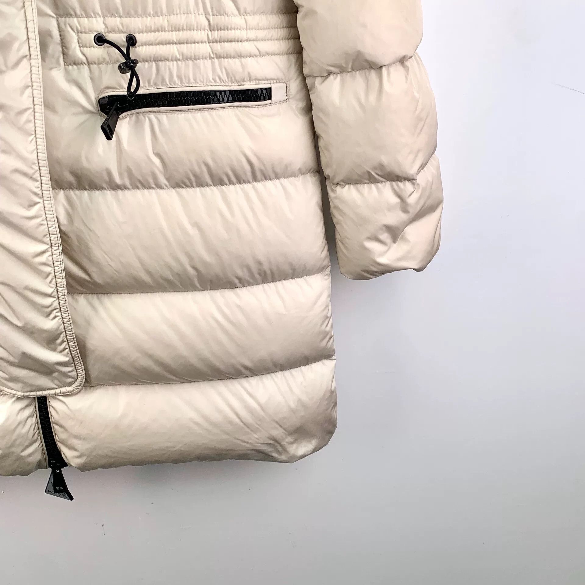 Moncler Moncler Beige Down Jacket L Women Size L / US 10 / IT 46 - 4 Thumbnail