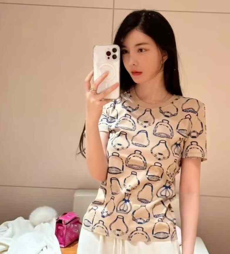 Hermes Hermes Printed Graphic Yellow T-Shirt M Women Size M / US 6-8 / IT 42-44 - 8 Thumbnail