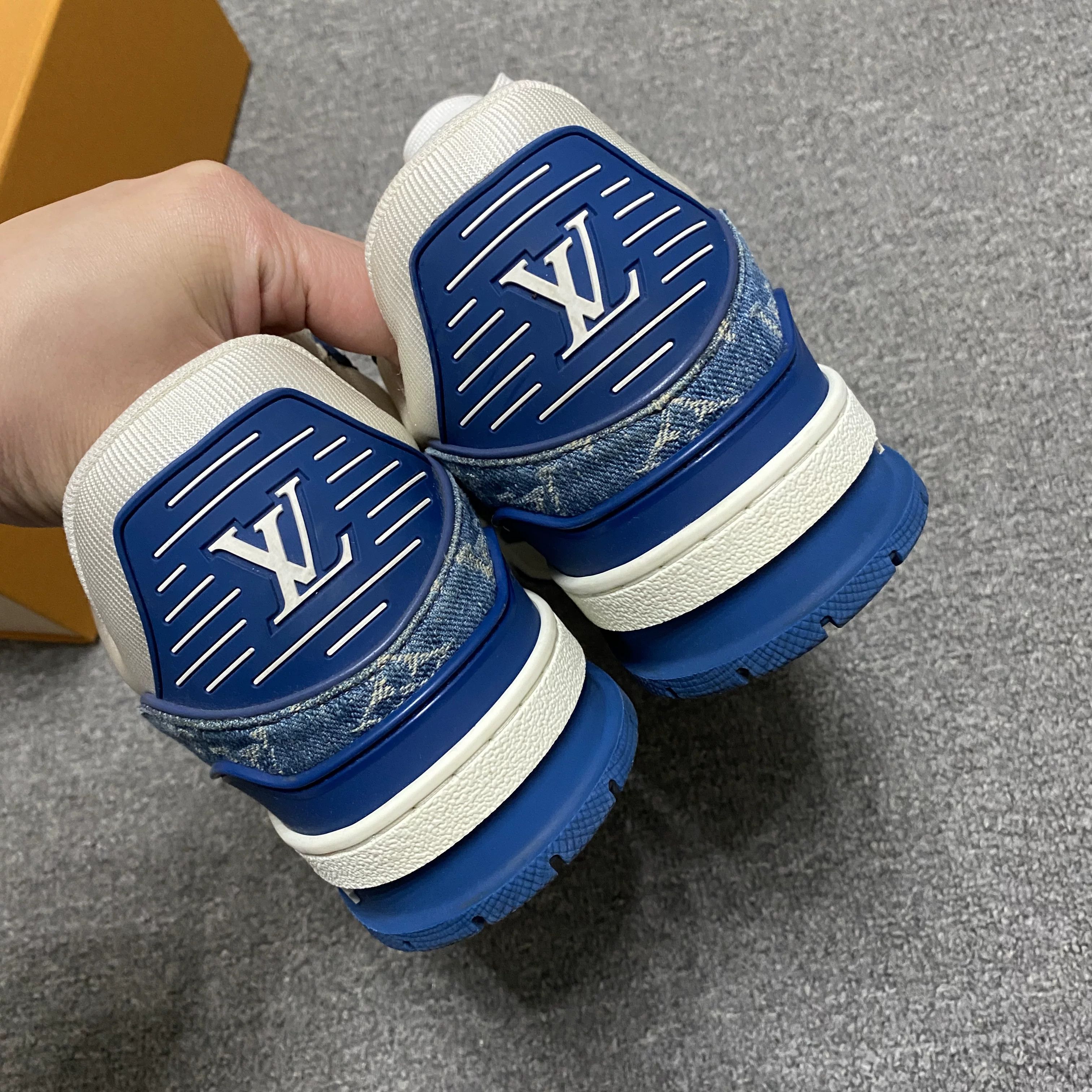 Louis Vuitton Louis Vuitton LV Trainer White Blue Denim Size US 10.5 / EU 43-44 - 7 Thumbnail