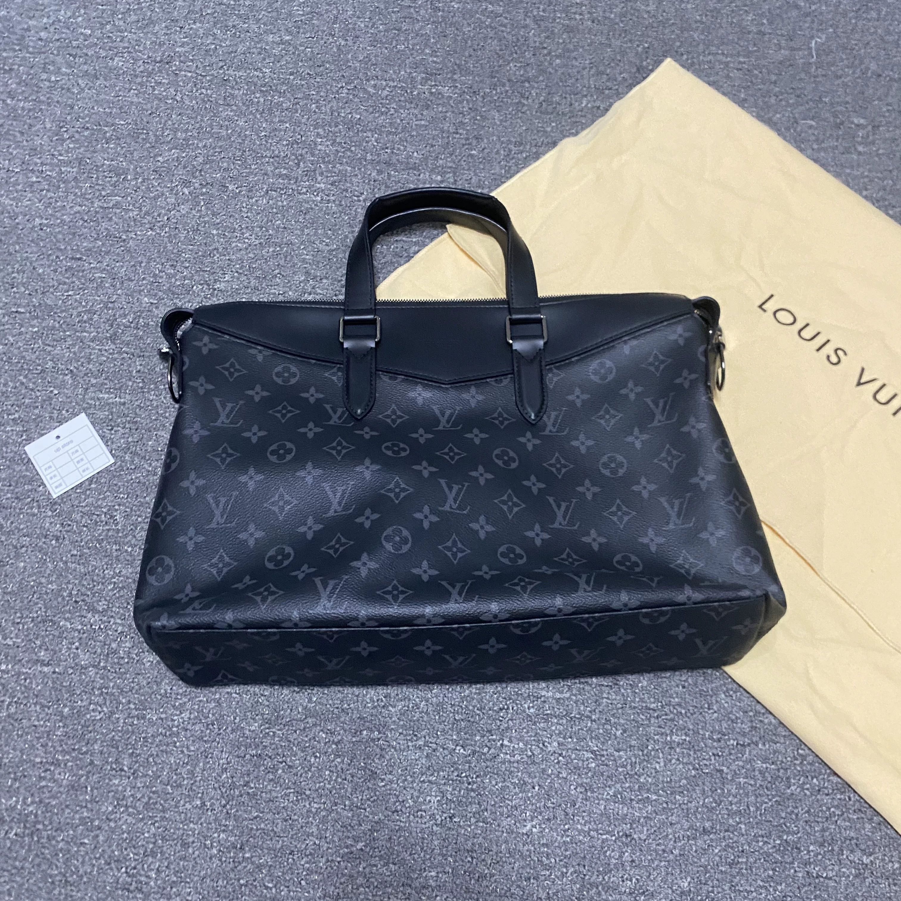 Louis Vuitton Louis Vuitton LV Explorer Handbag Size ONE SIZE - 3 Thumbnail