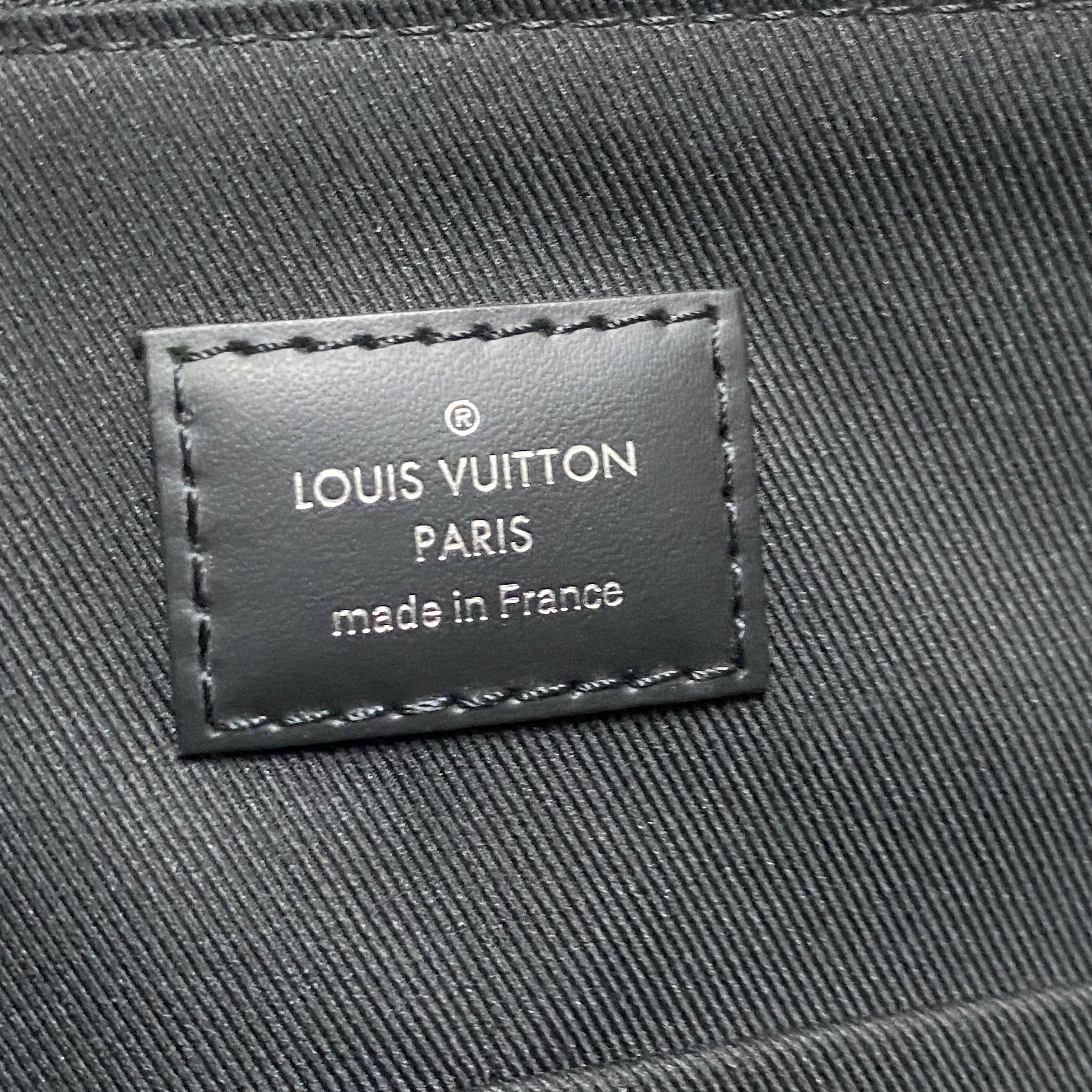 Louis Vuitton Louis Vuitton LV Explorer Handbag Size ONE SIZE - 5 Thumbnail