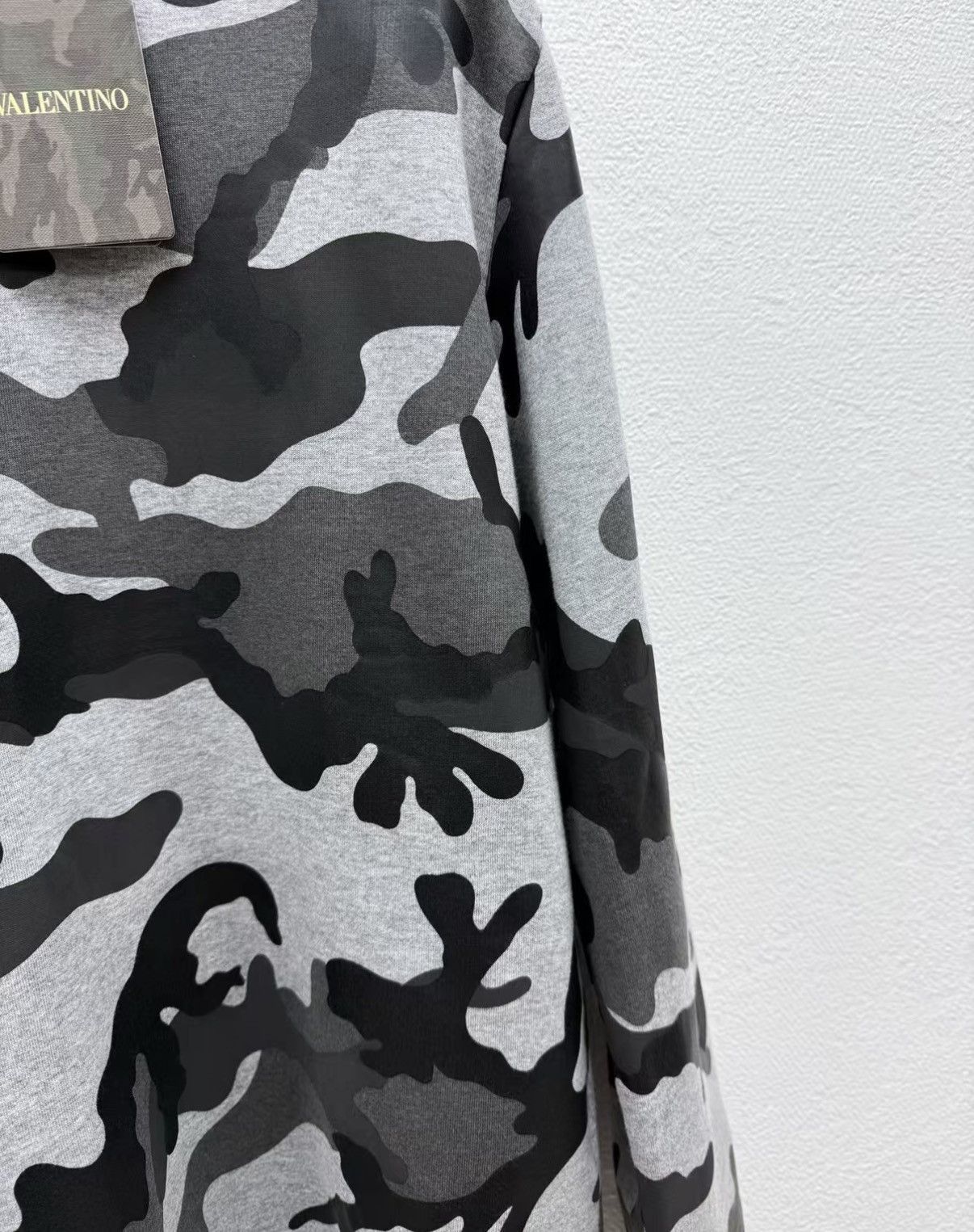 Valentino Gray Camouflage Long Sleeve Sweatshirt Size US M / EU 48-50 / 2 - 3 Thumbnail