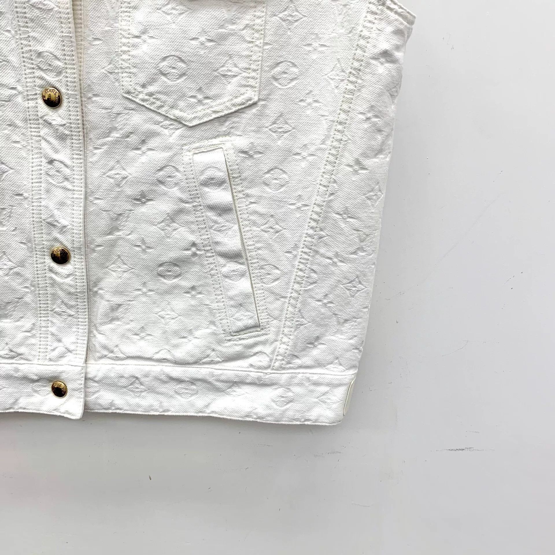Louis Vuitton Louis Vuitton White Vest S Women Size S / US 4 / IT 40 - 4 Thumbnail