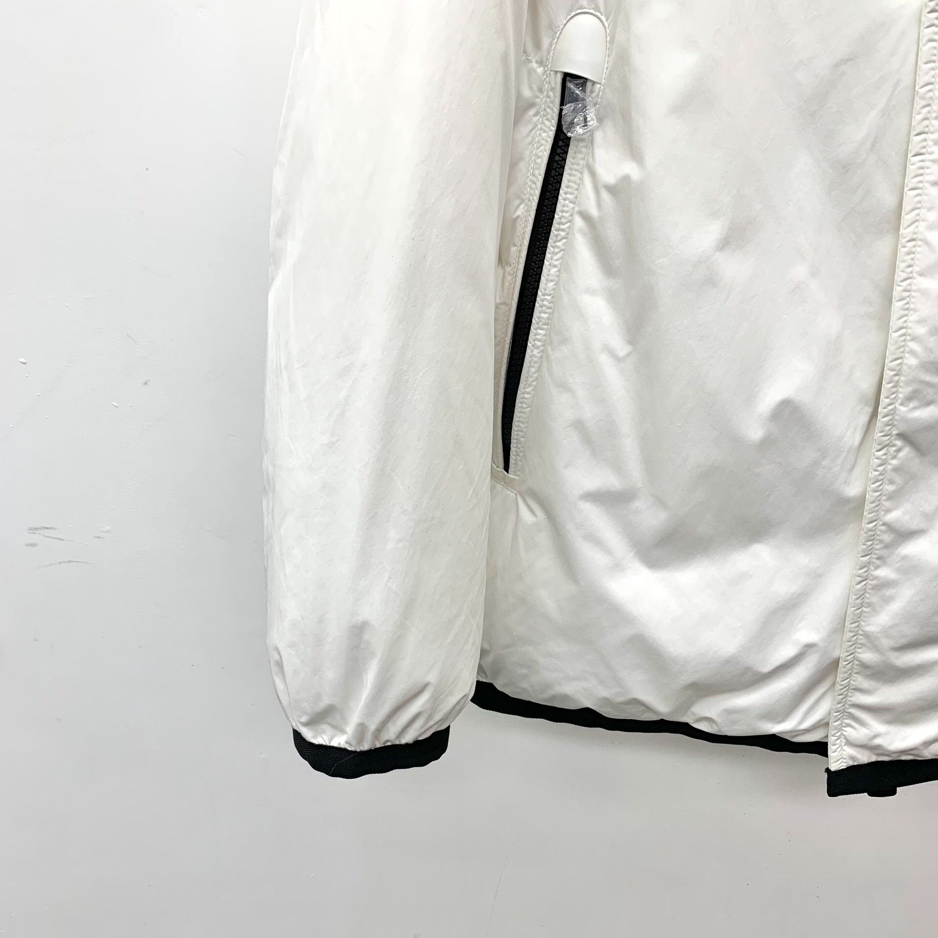 Moncler Moncler Retro White Down Jacket S Women Size S / US 4 / IT 40 - 4 Thumbnail