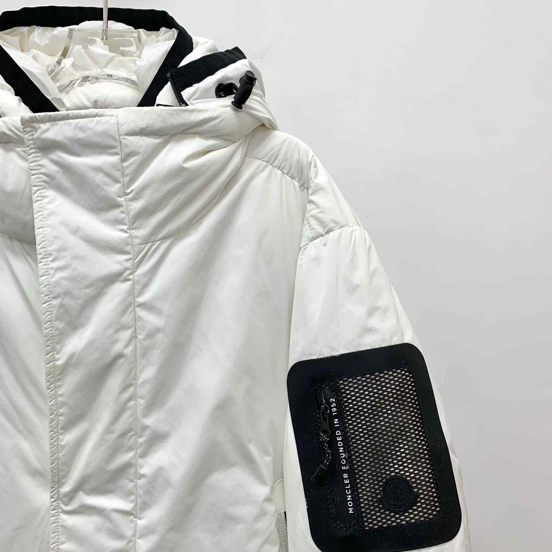 Moncler Moncler Retro White Down Jacket S Women Size S / US 4 / IT 40 - 3 Thumbnail