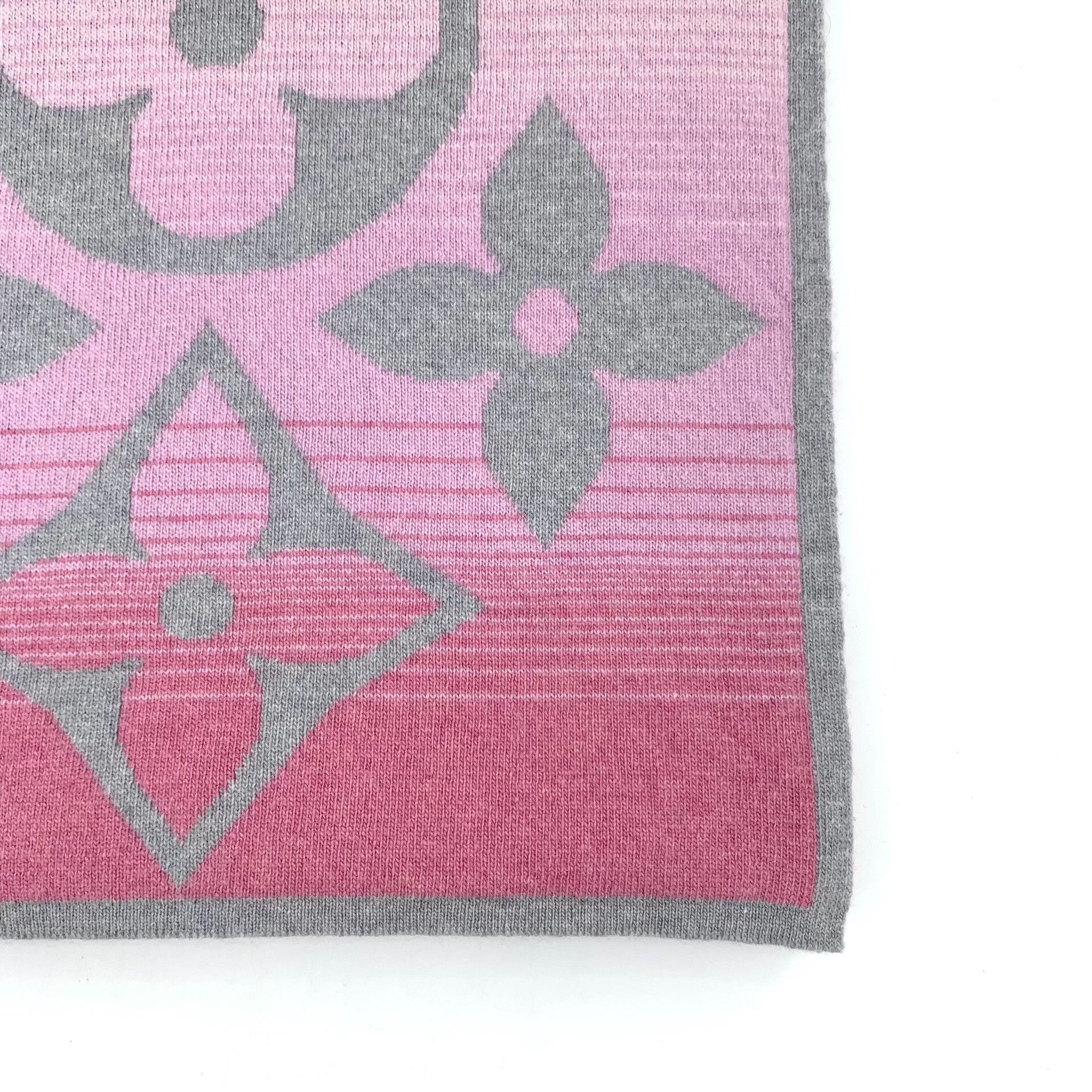 Louis Vuitton Louis Vuitton Tie-Dye Gradient Pink Scarf 35 Men Size ONE SIZE - 4 Thumbnail