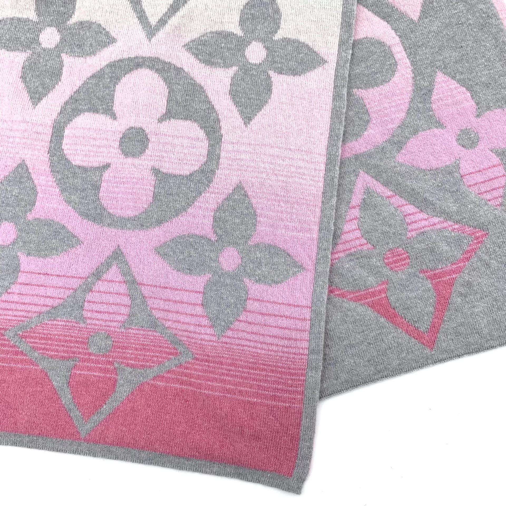 Louis Vuitton Louis Vuitton Tie-Dye Gradient Pink Scarf 35 Men Size ONE SIZE - 6 Thumbnail