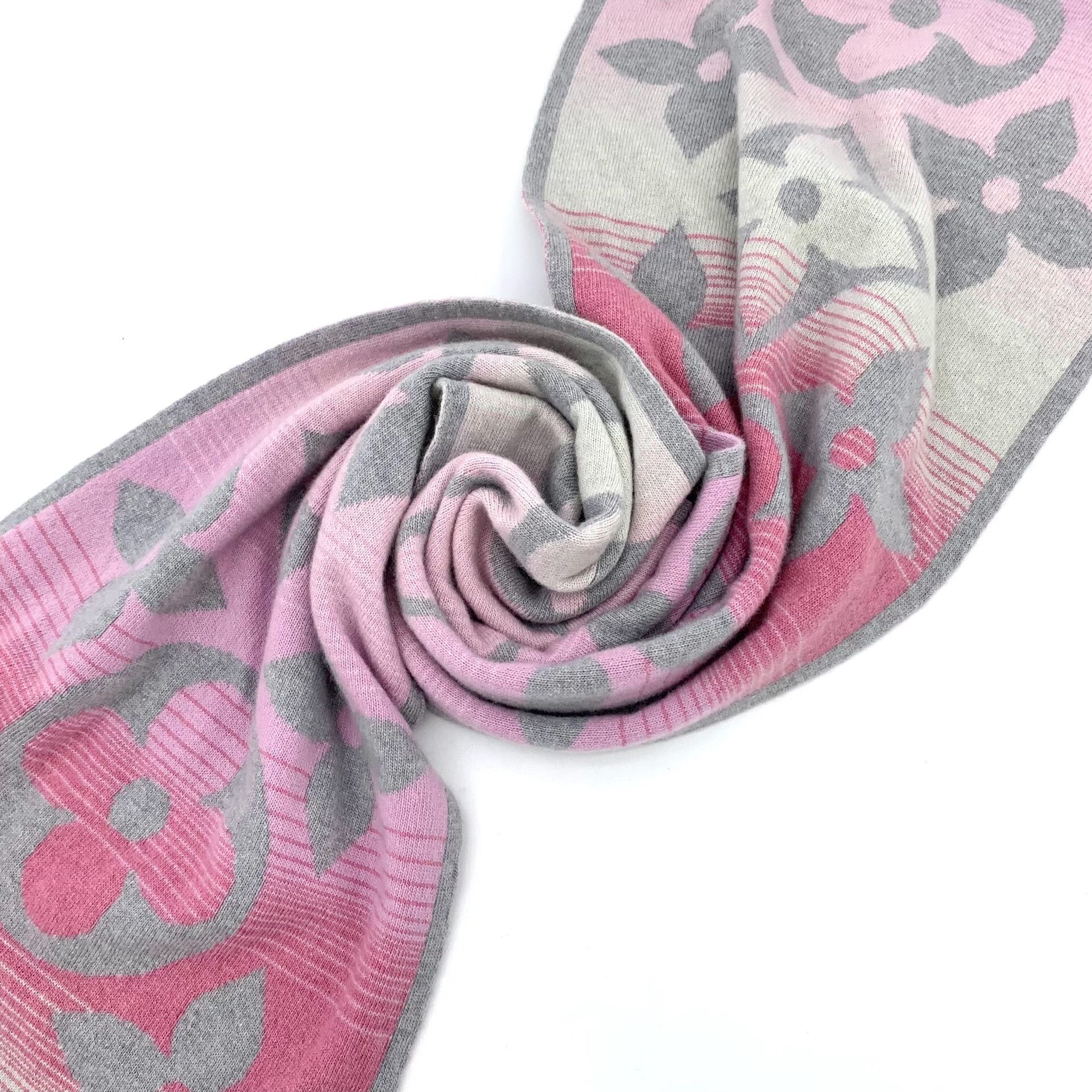 Louis Vuitton Louis Vuitton Tie-Dye Gradient Pink Scarf 35 Men Size ONE SIZE - 8 Thumbnail