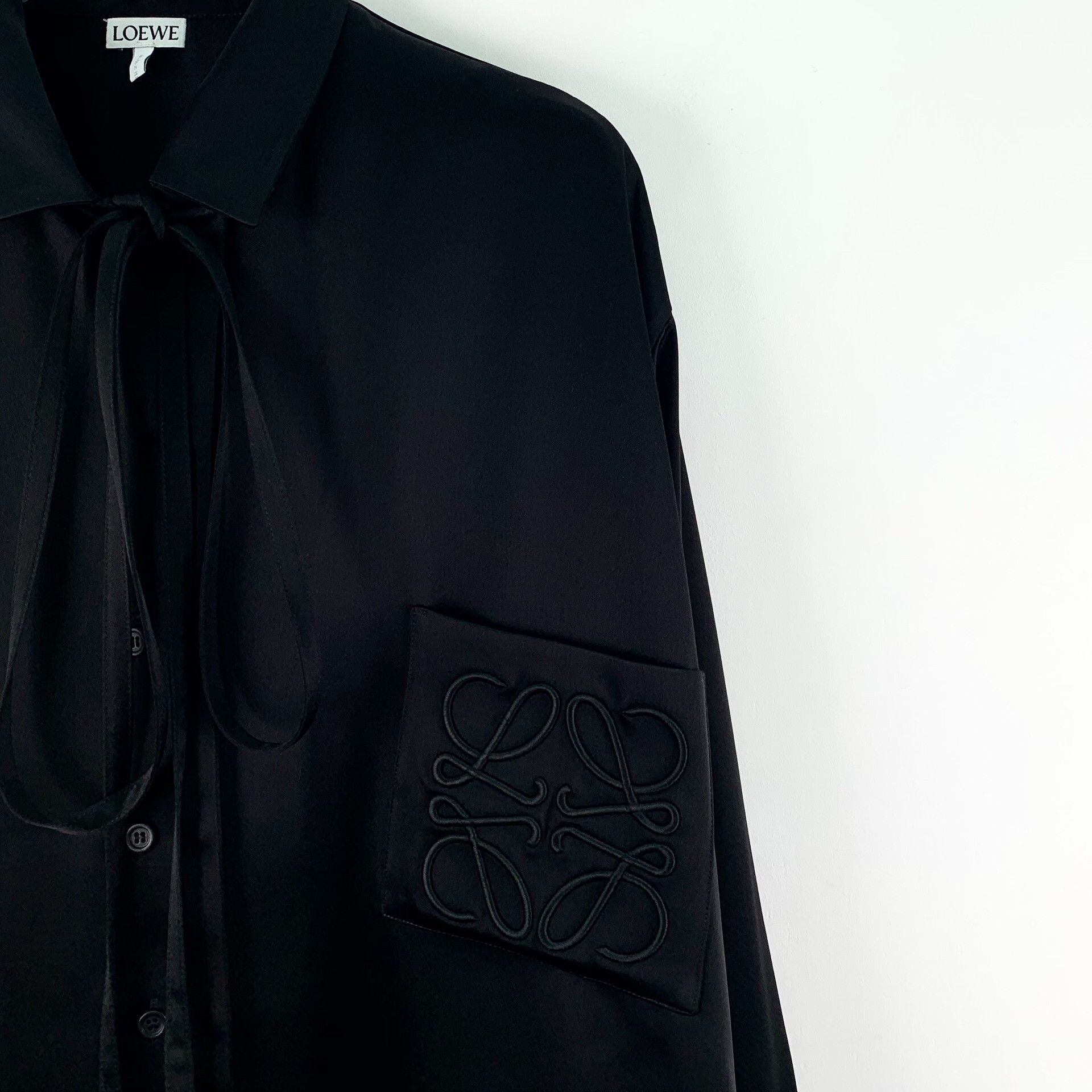 Loewe Loewe Retro Embroidered Black Button Up M Women Size M / US 6-8 / IT 42-44 - 3 Thumbnail