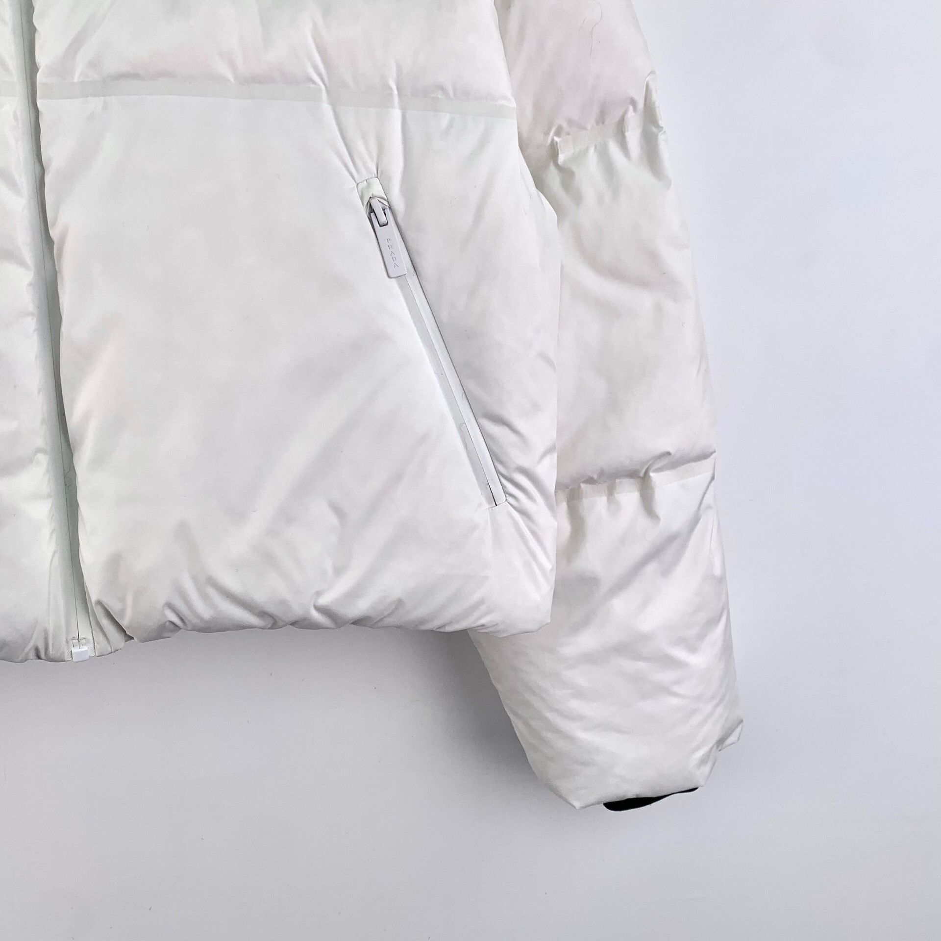 Prada Prada Down White Down Jacket M Women Size M / US 6-8 / IT 42-44 - 4 Thumbnail