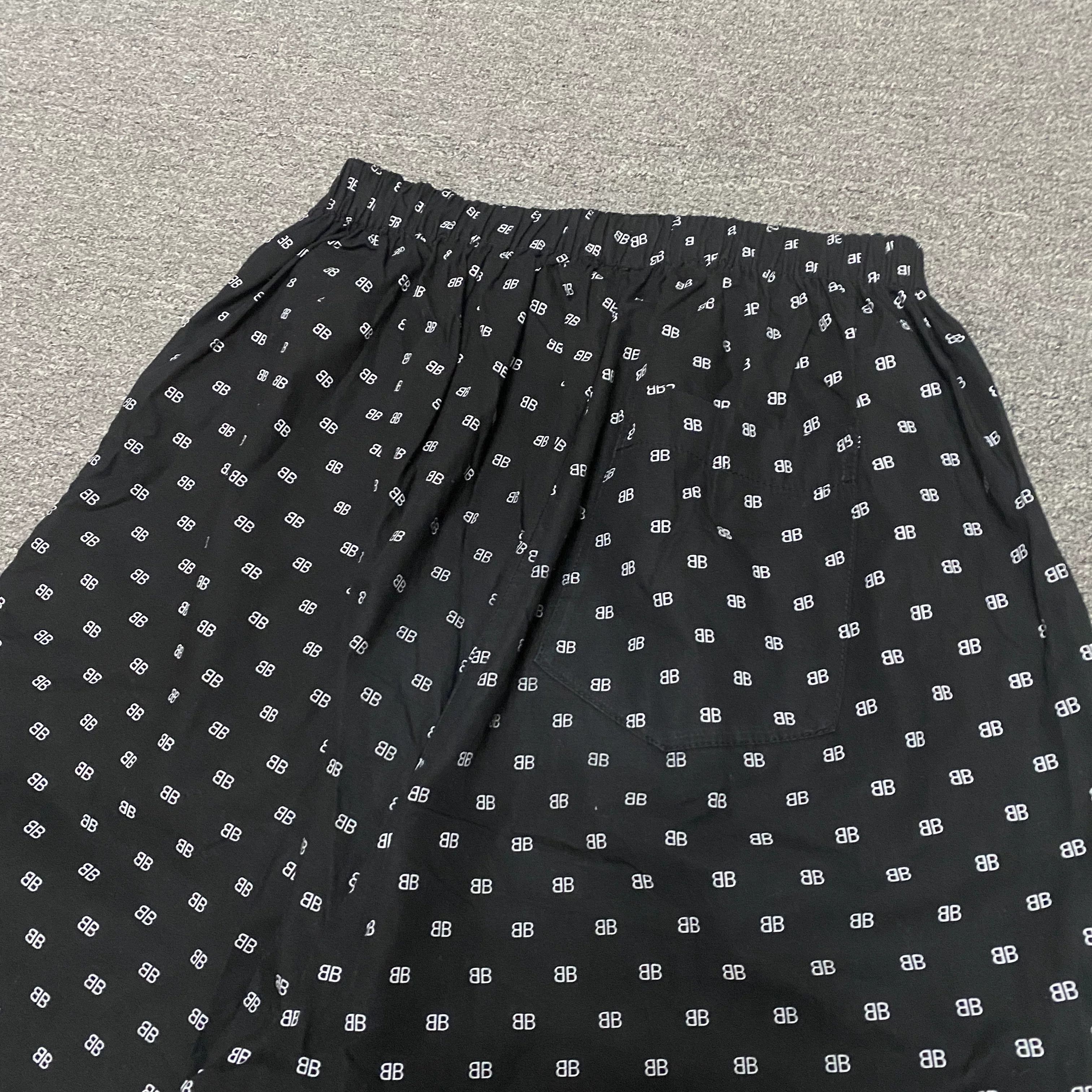 Balenciaga BALENCIAGA All-Over Logo Shorts Size US 32 / EU 48 - 3 Thumbnail