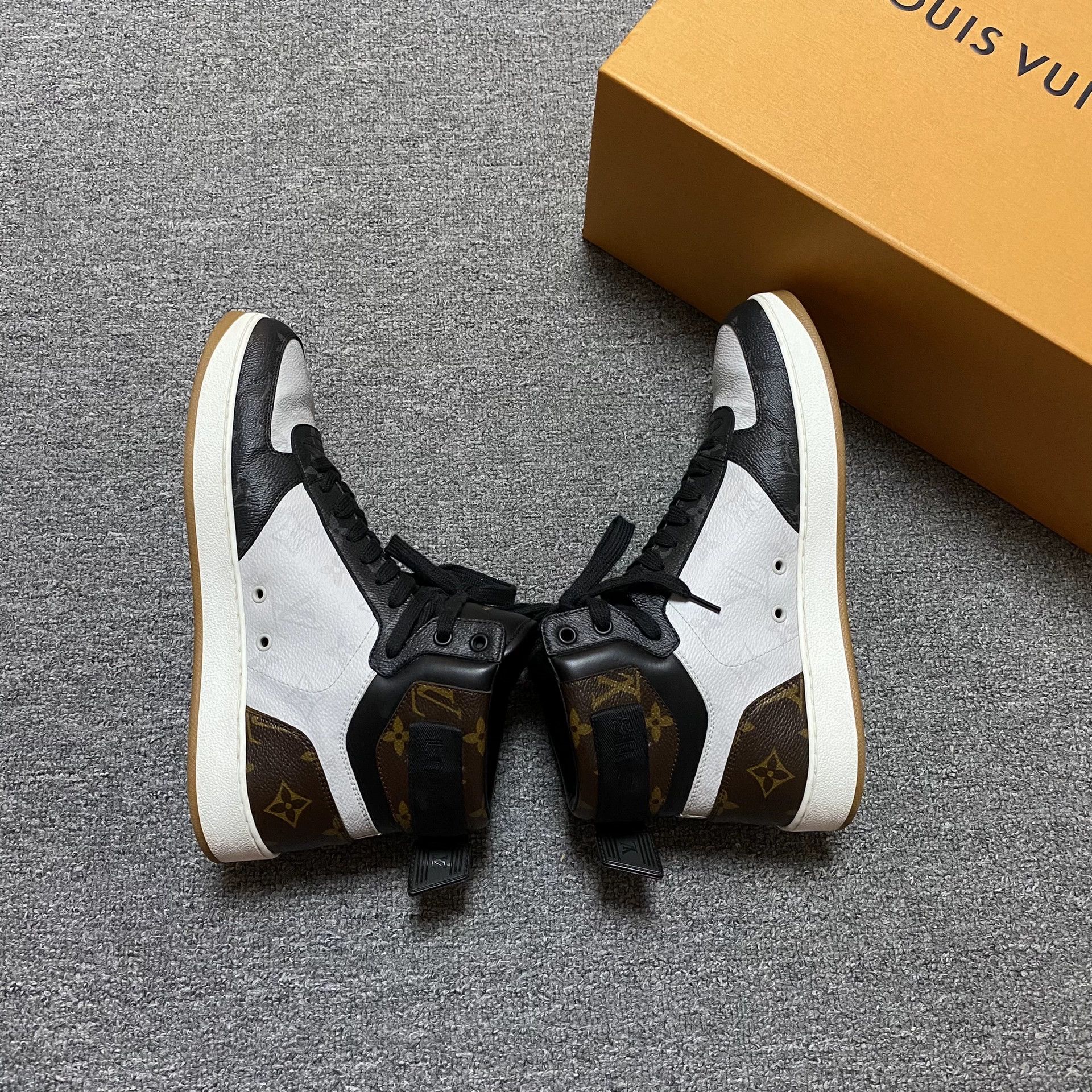 Louis Vuitton Louis Vuitton Rivoli Monogram Sneakers Size US 6.5 / EU 39-40 - 4 Thumbnail