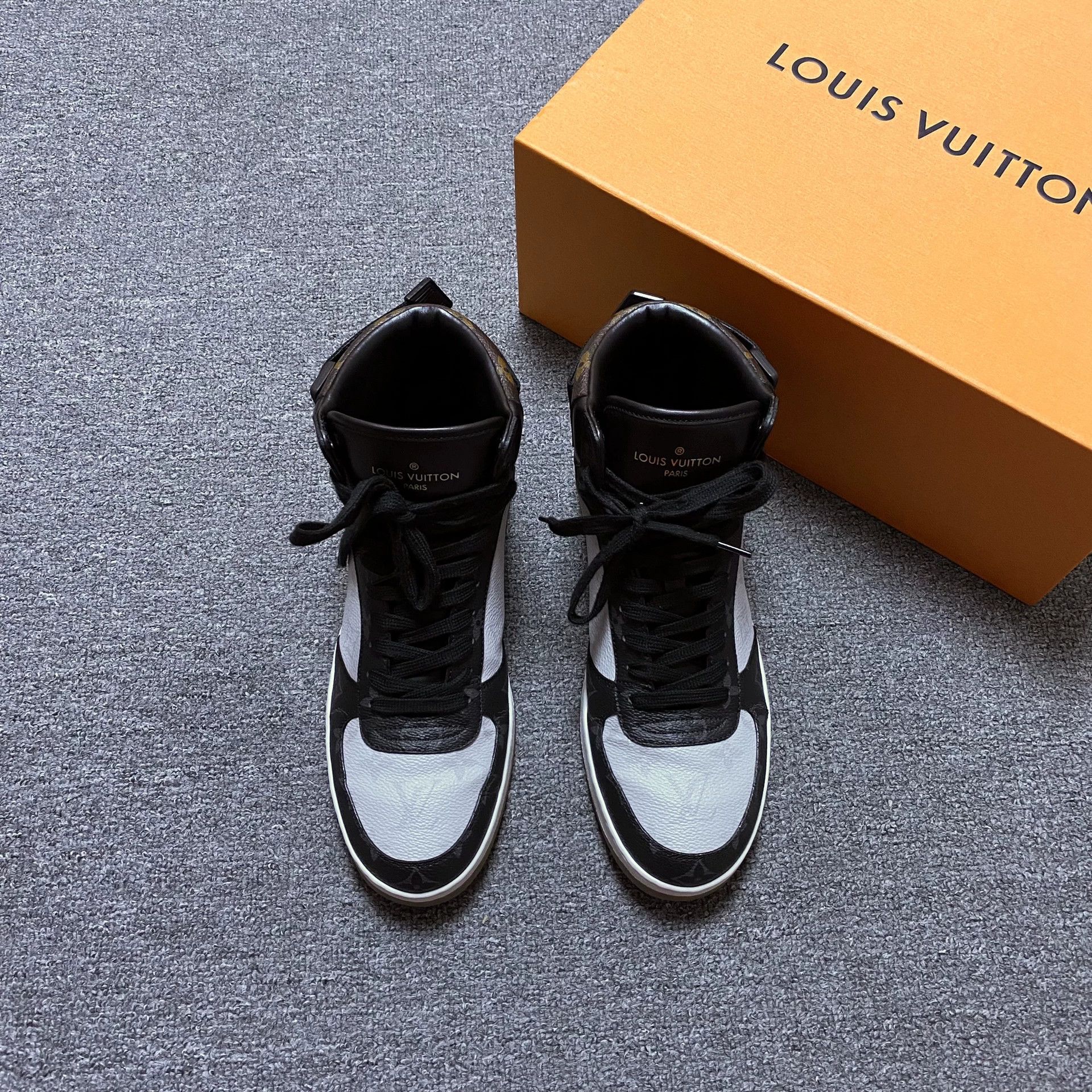 Louis Vuitton Louis Vuitton Rivoli Monogram Sneakers Size US 6.5 / EU 39-40 - 2 Thumbnail