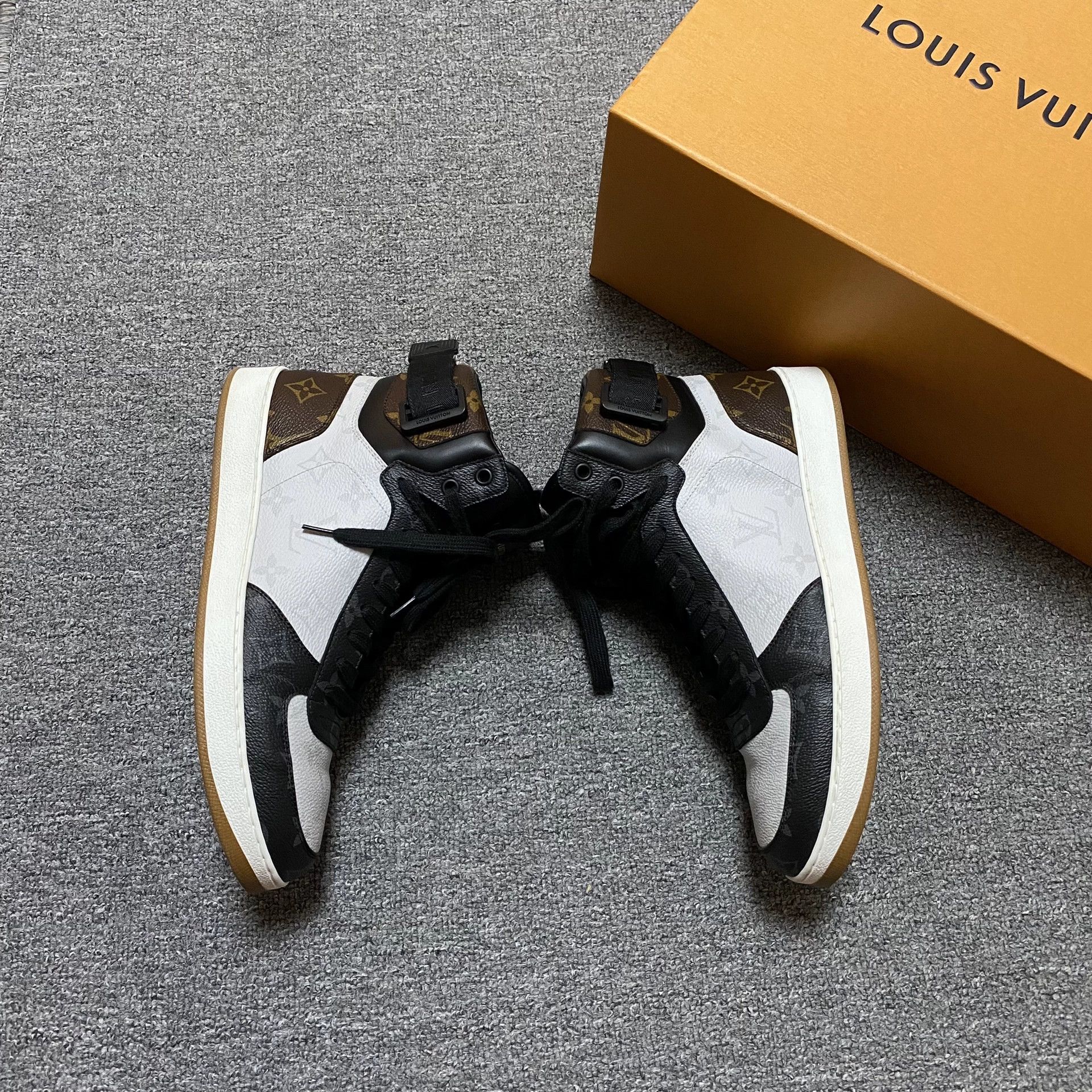 Louis Vuitton Louis Vuitton Rivoli Monogram Sneakers Size US 6.5 / EU 39-40 - 3 Thumbnail