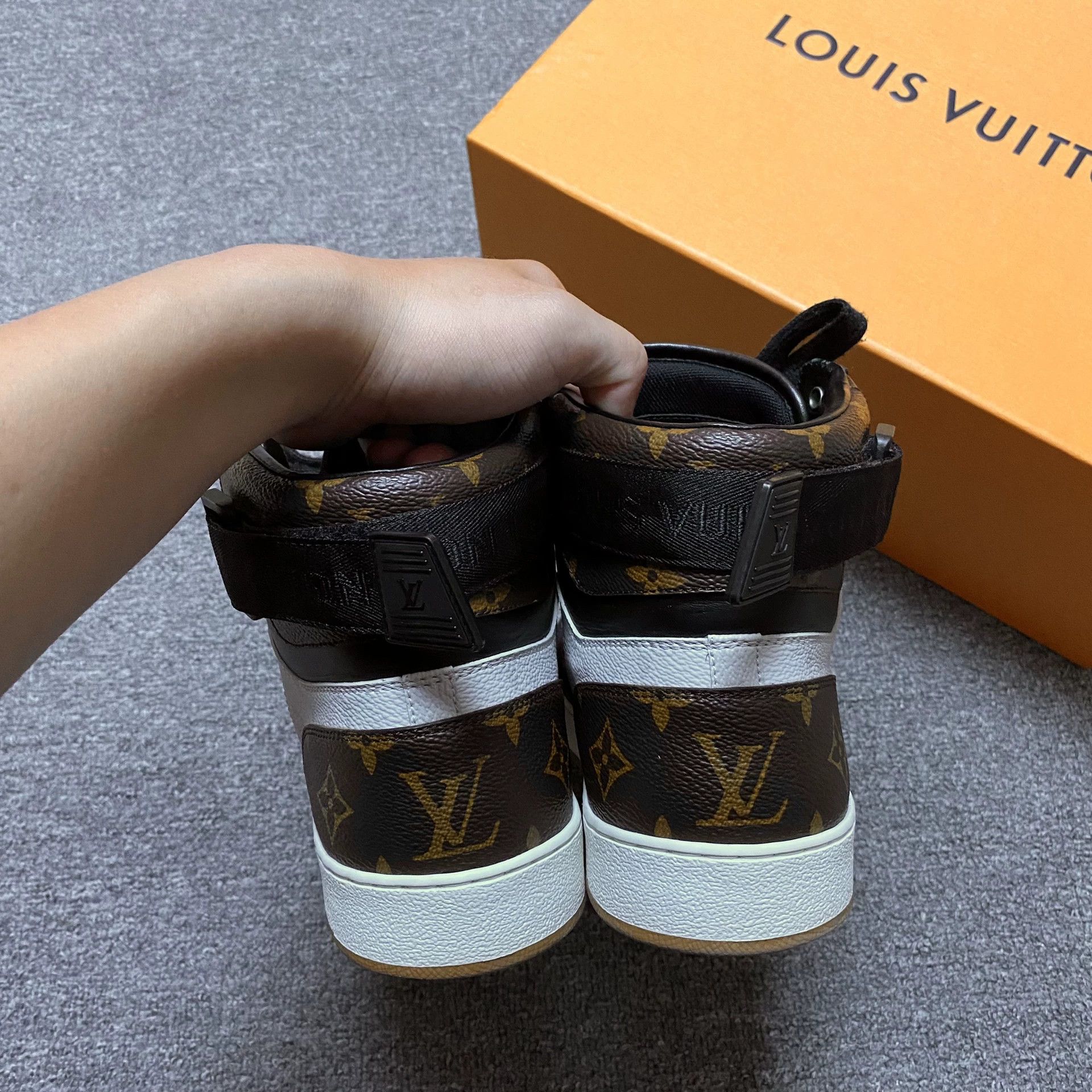 Louis Vuitton Louis Vuitton Rivoli Monogram Sneakers Size US 6.5 / EU 39-40 - 5 Thumbnail