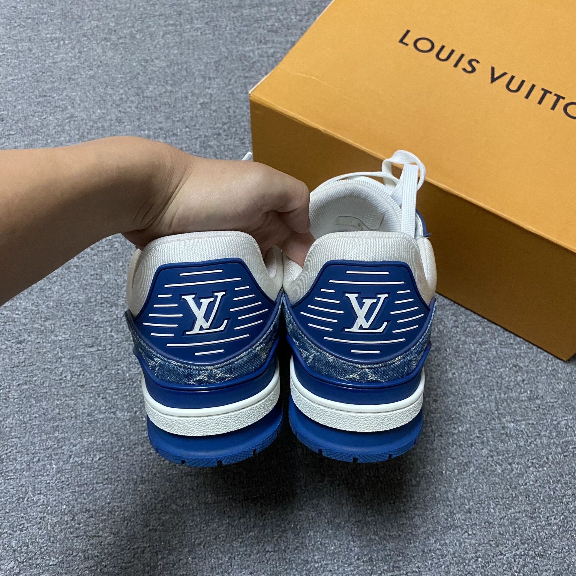 Louis Vuitton Louis Vuitton Lv TRAINER Blue Denim Size US 9.5 / EU 42-43 - 6 Thumbnail