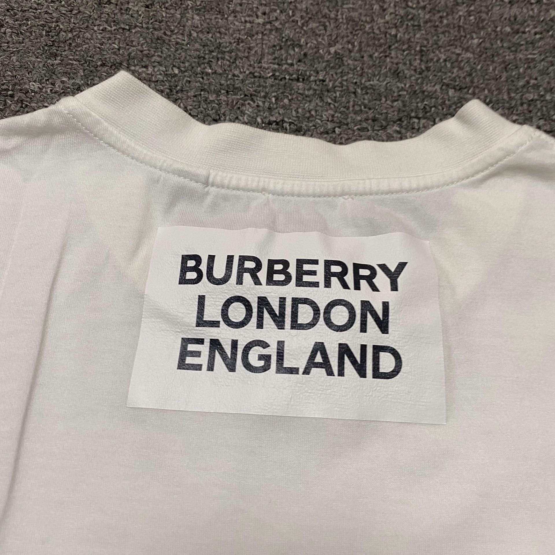 Burberry Burberry Deer Short Sleeve Size US M / EU 48-50 / 2 - 5 Thumbnail